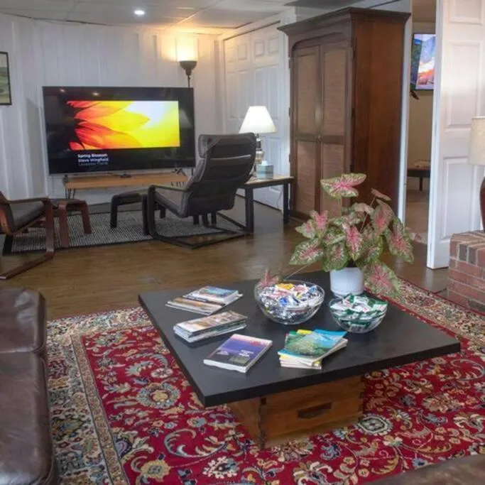 2 Bedroom Apartment overlooks WCU and Cullowhee NC - Smoke and Pet free