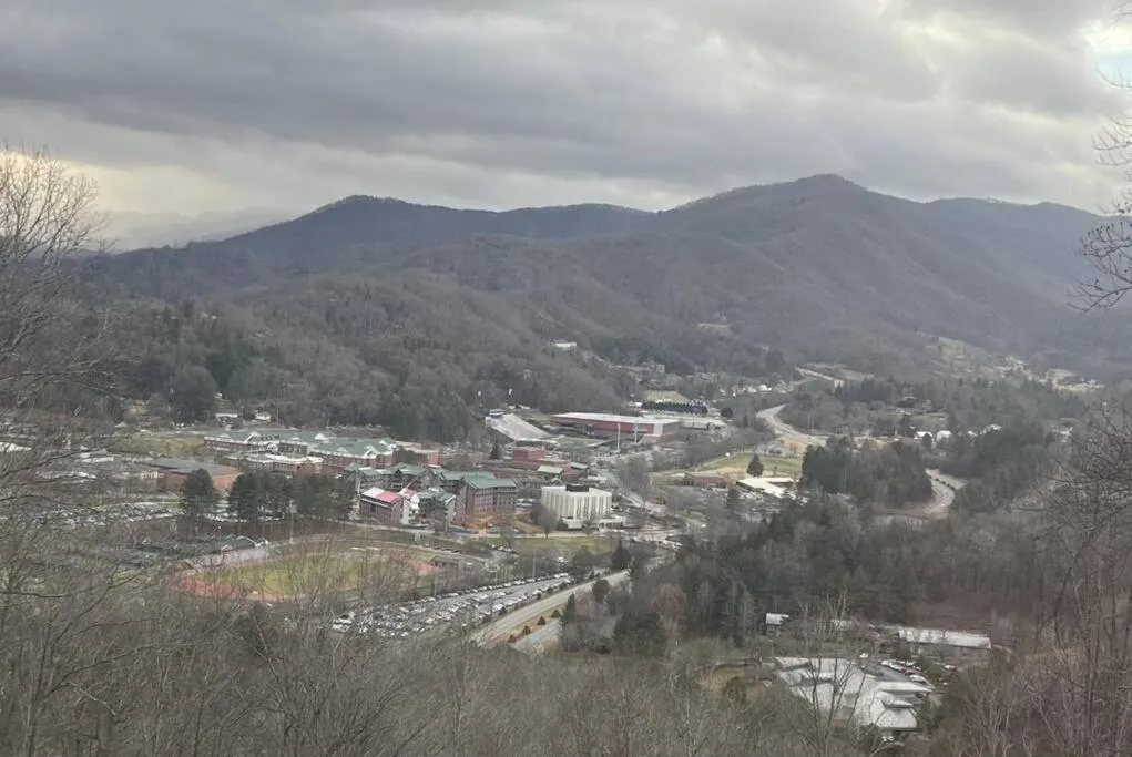 2 Bedroom Apartment overlooks WCU and Cullowhee NC - Smoke and Pet free