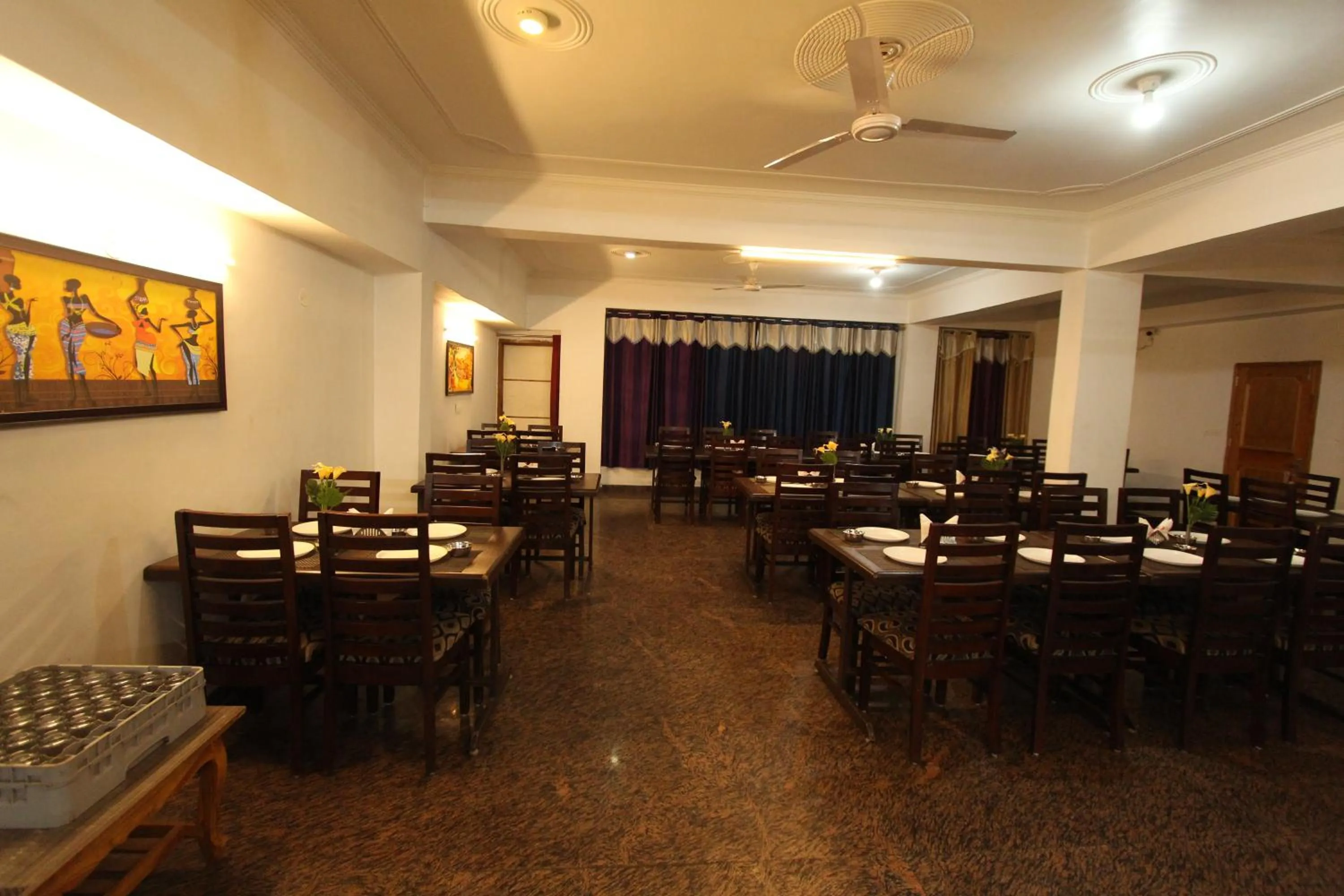 Restaurant/places to eat in Hotel NSB Manali
