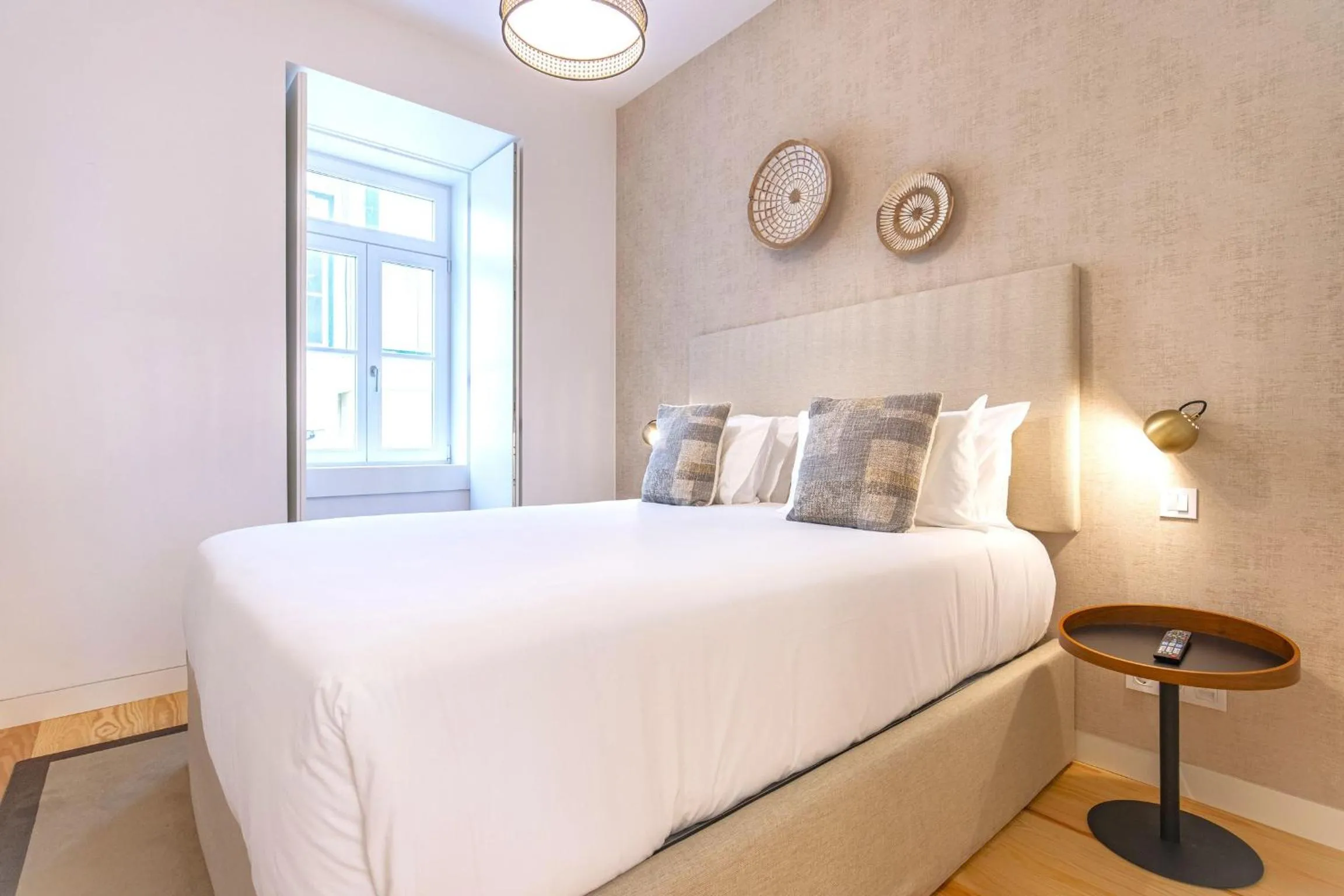 Ando Living - Douradores House