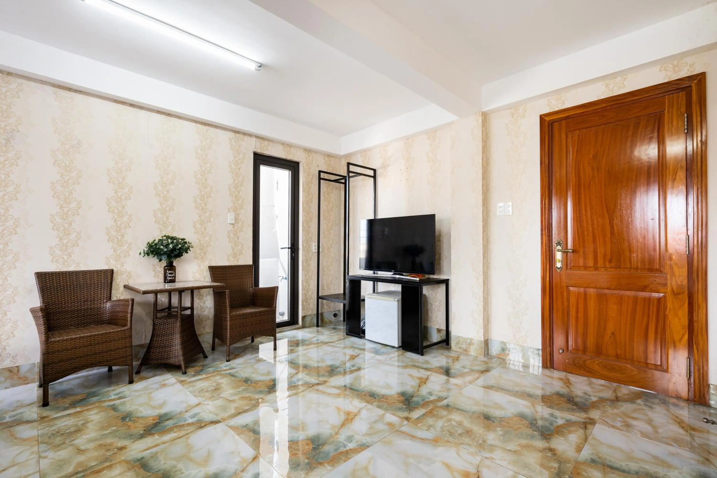 Communal lounge/ TV room in Joi Hospitality - KP House