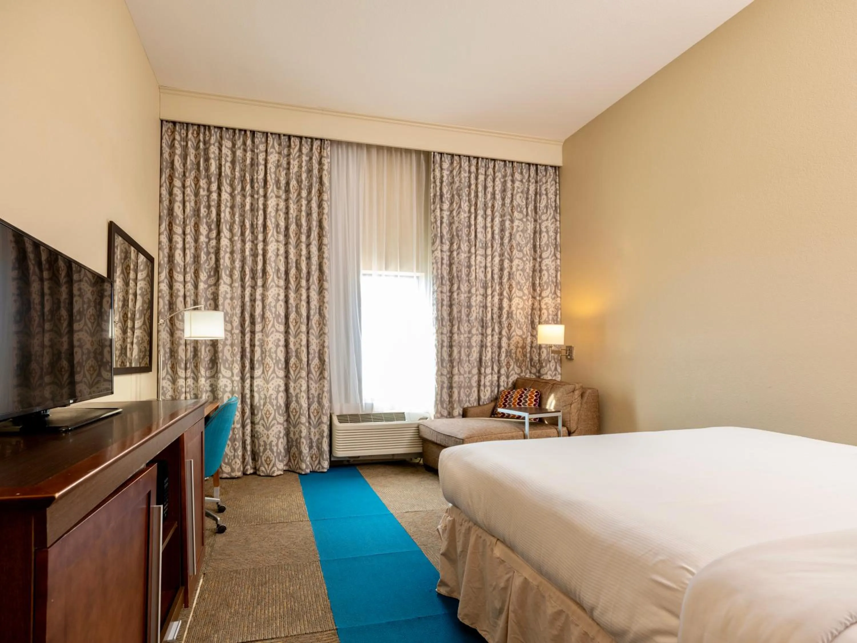 Bedroom, Bed in Quality Inn - Pratt