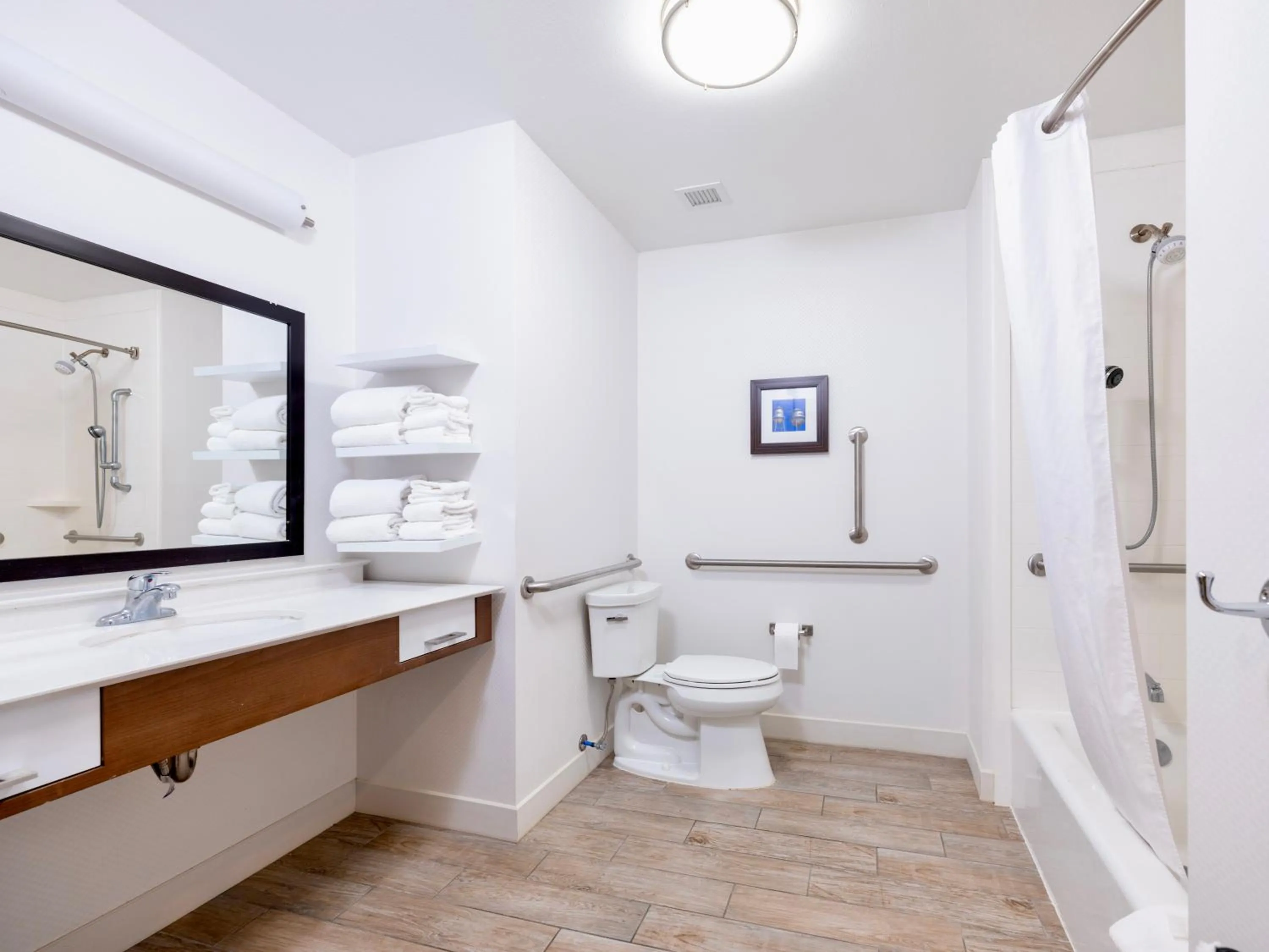 Bathroom in Quality Inn - Pratt