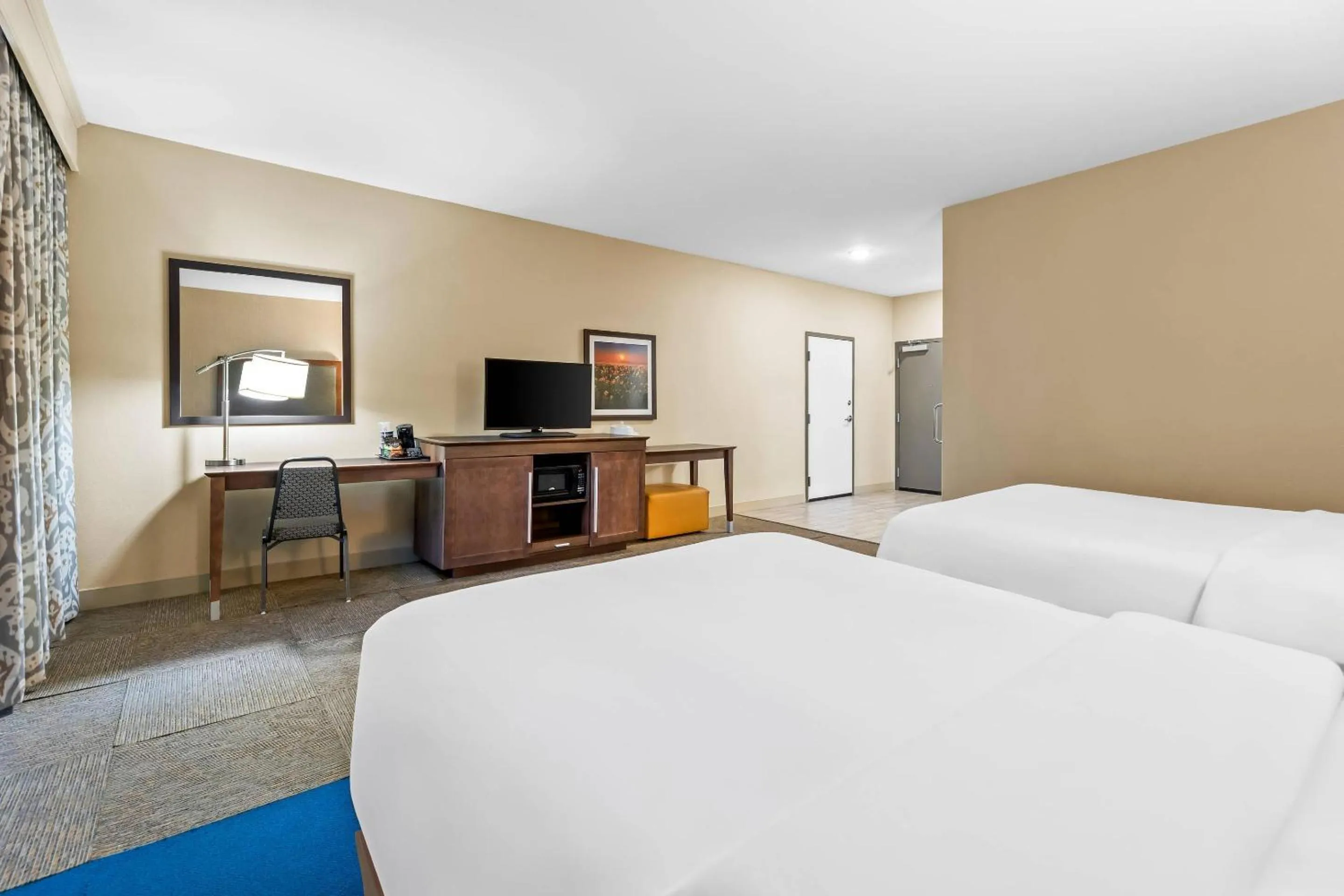 Bedroom, Bed in Quality Inn - Pratt