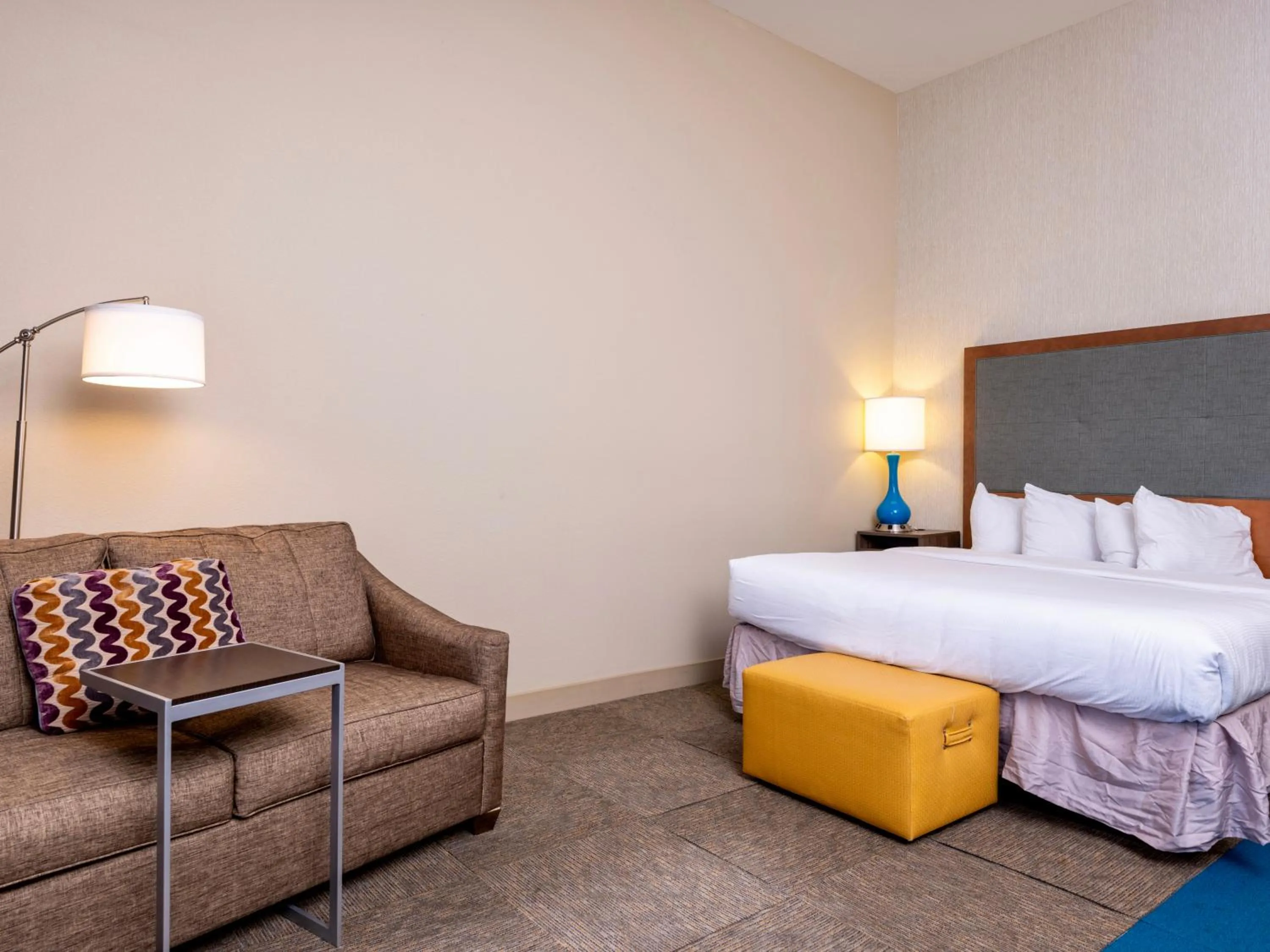 Bedroom, Bed in Quality Inn - Pratt