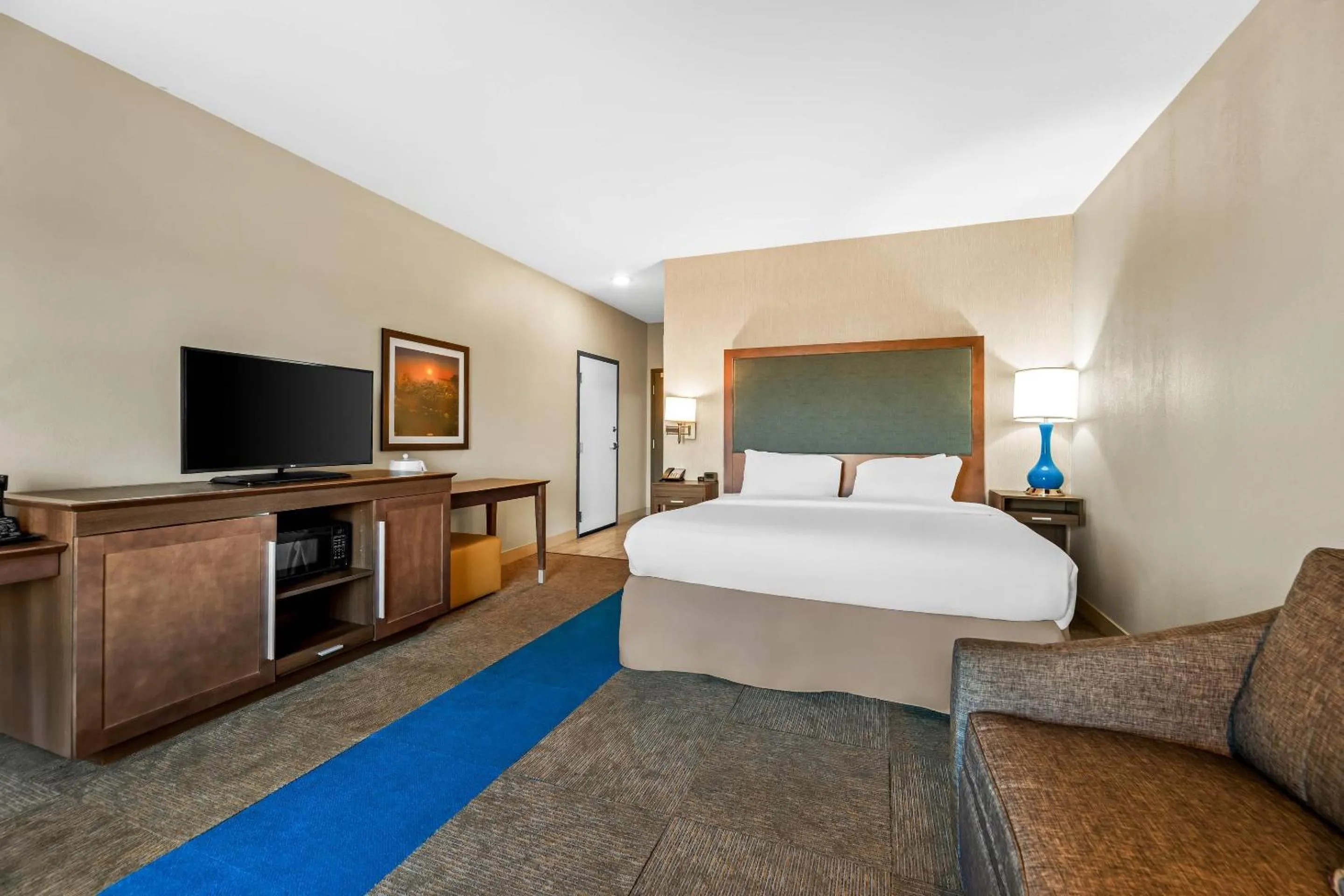 Bedroom, Bed in Quality Inn - Pratt