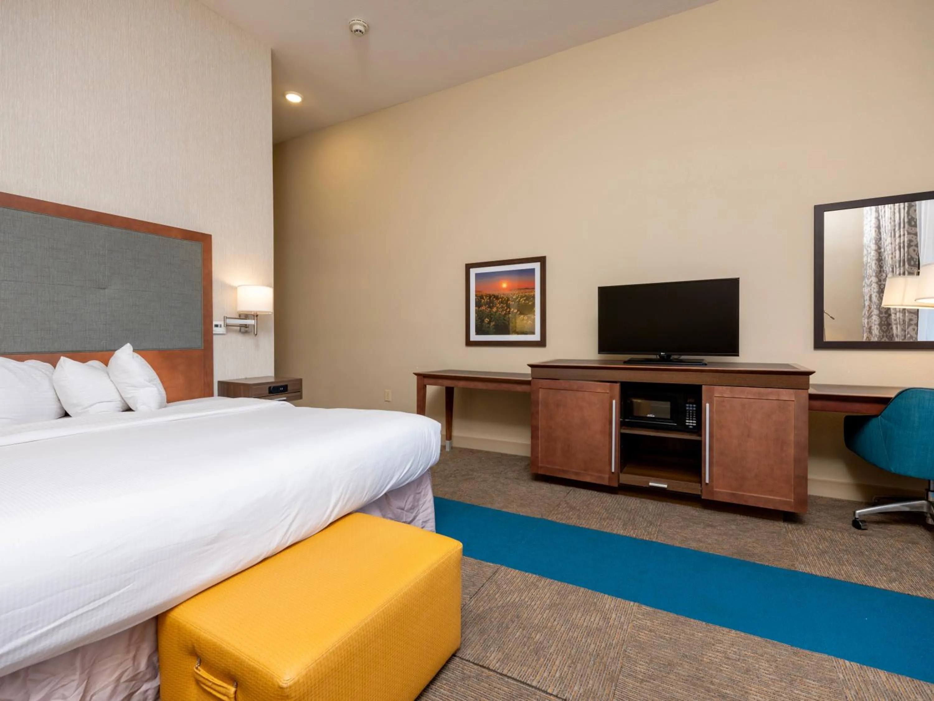 Bedroom, Bed in Quality Inn - Pratt