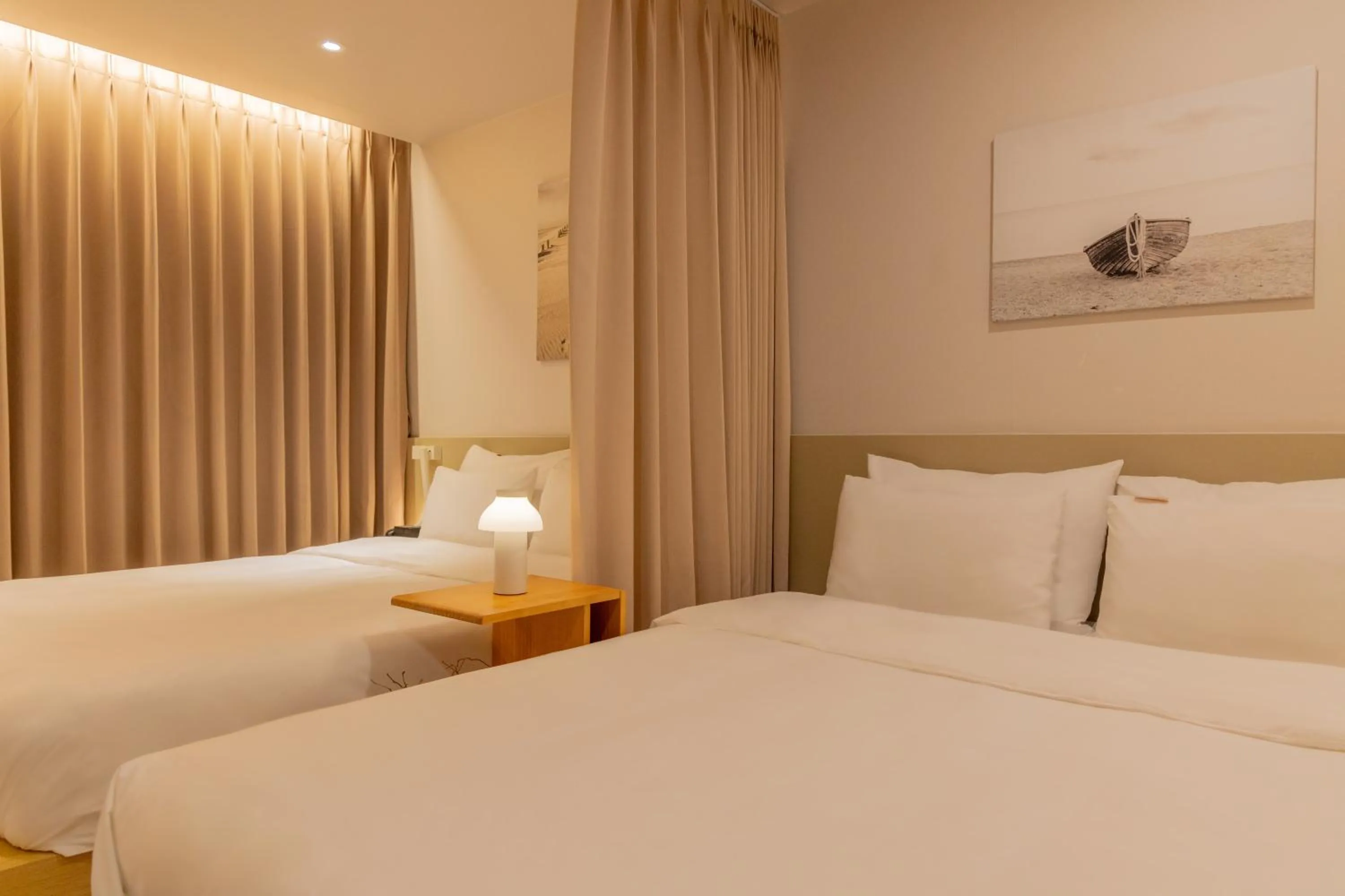 Bed in Nomad Aank Hotel Gumi