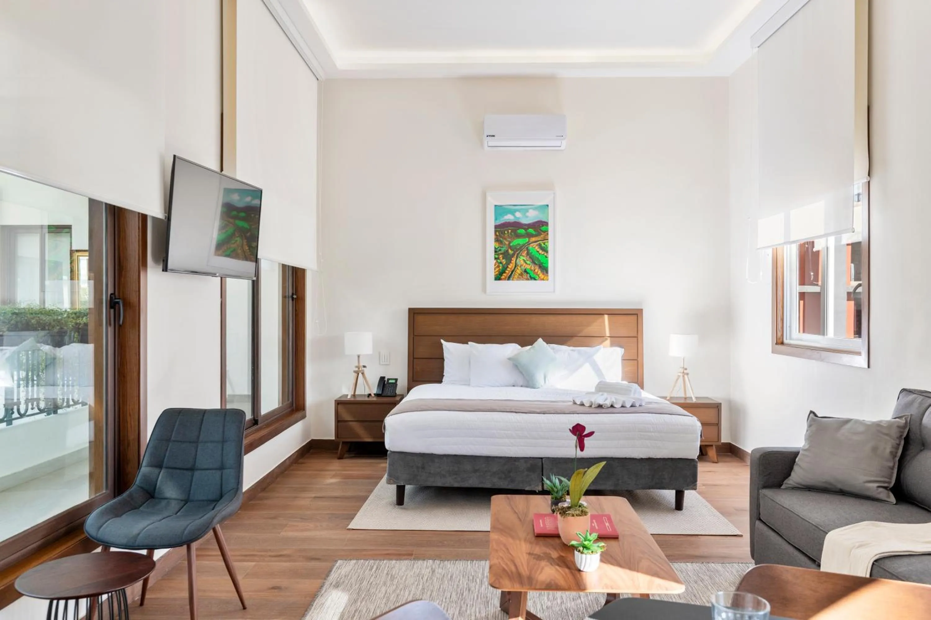 Communal lounge/ TV room, Bed in Casa Herrmann Suites