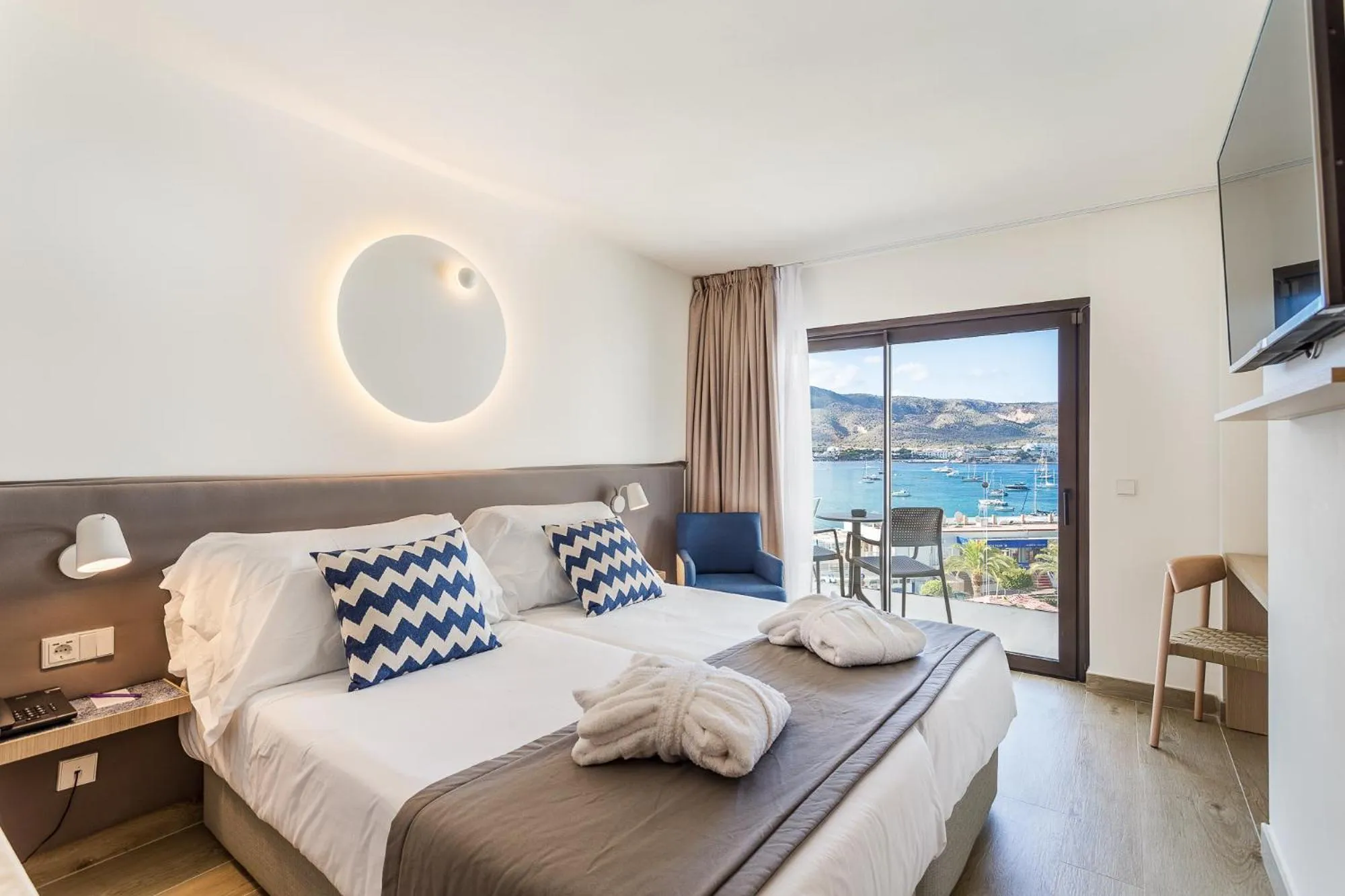 Photo of the whole room, Bed in FERGUS Style Tobago - Adults Only