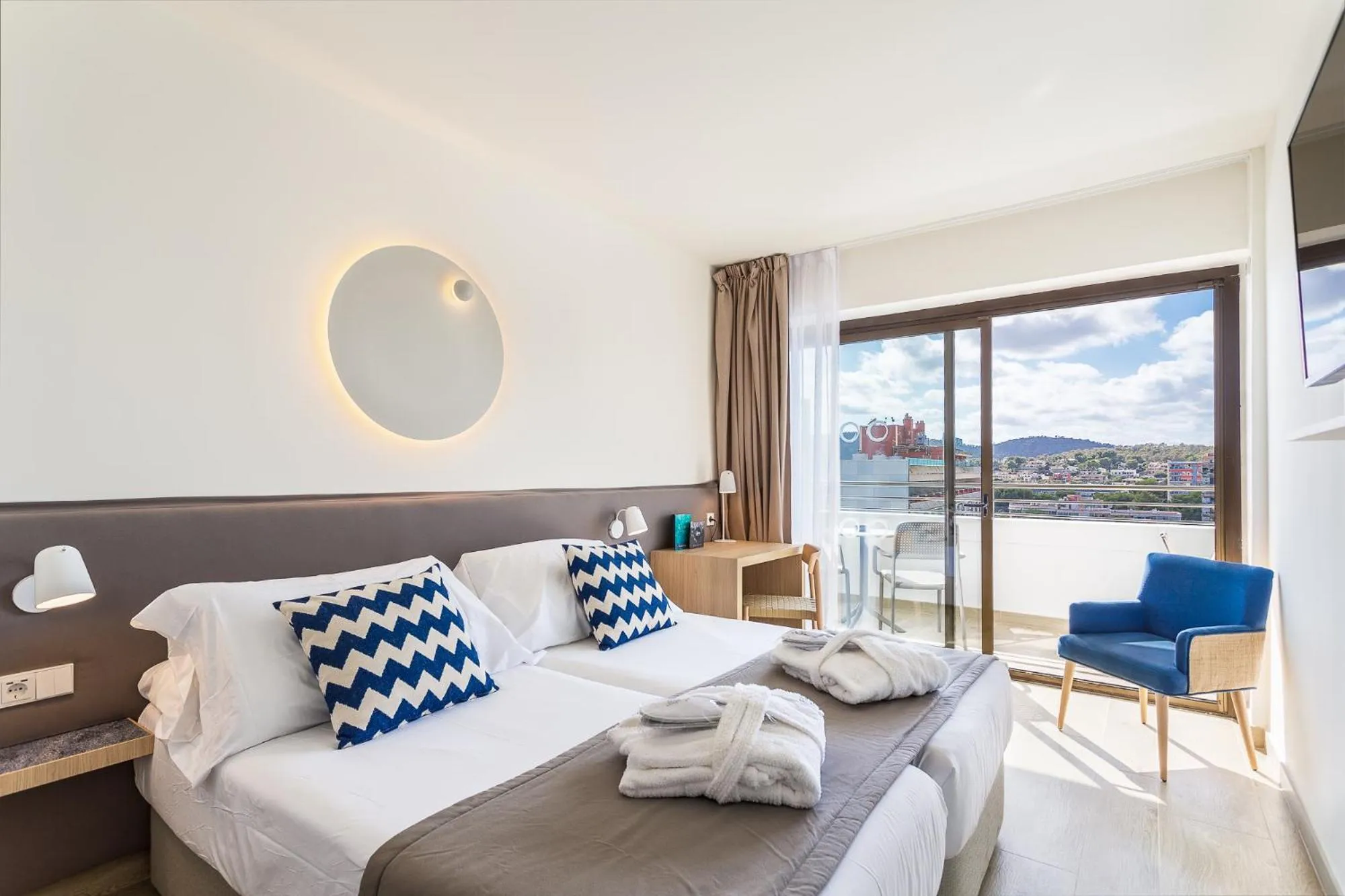 Photo of the whole room, Bed in FERGUS Style Tobago - Adults Only