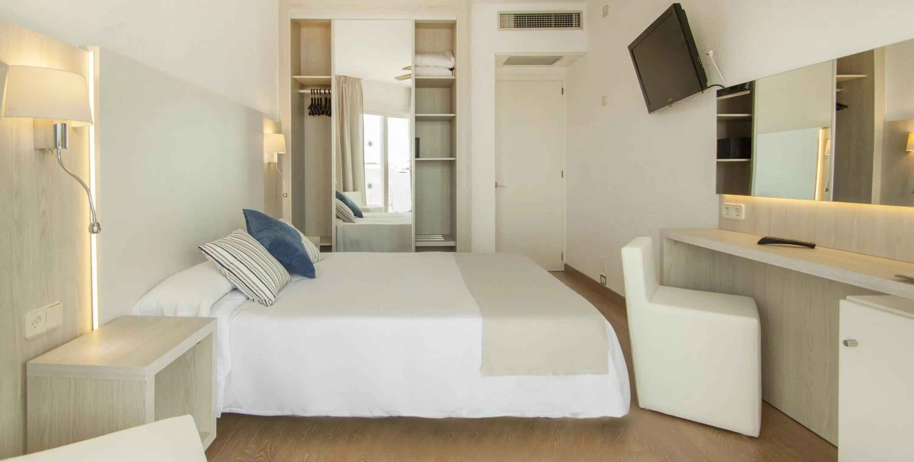 Photo of the whole room, Bed in Sentido Fido Tucan - Adults Only