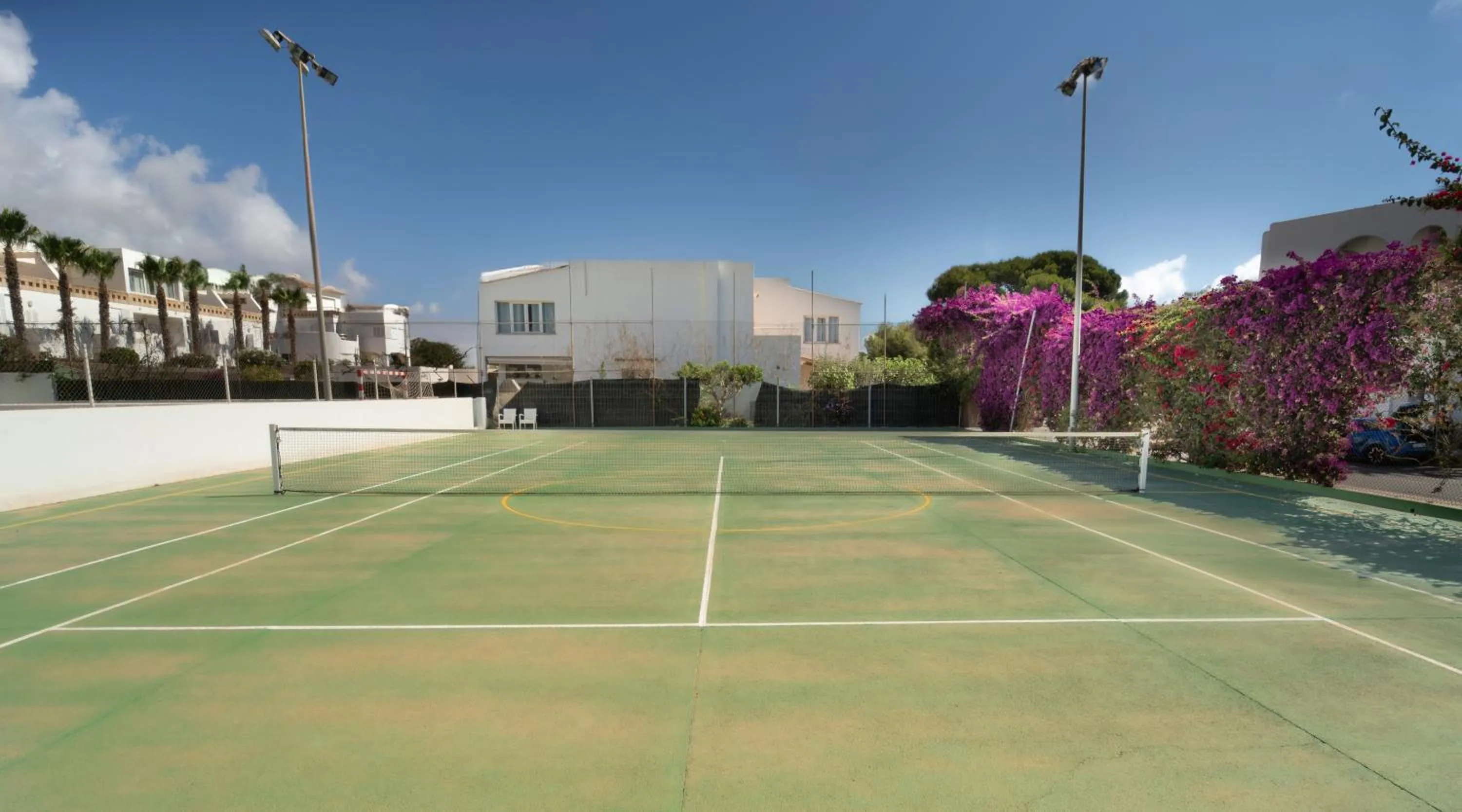 Tennis court in Hotel Calimera Fido Gardens