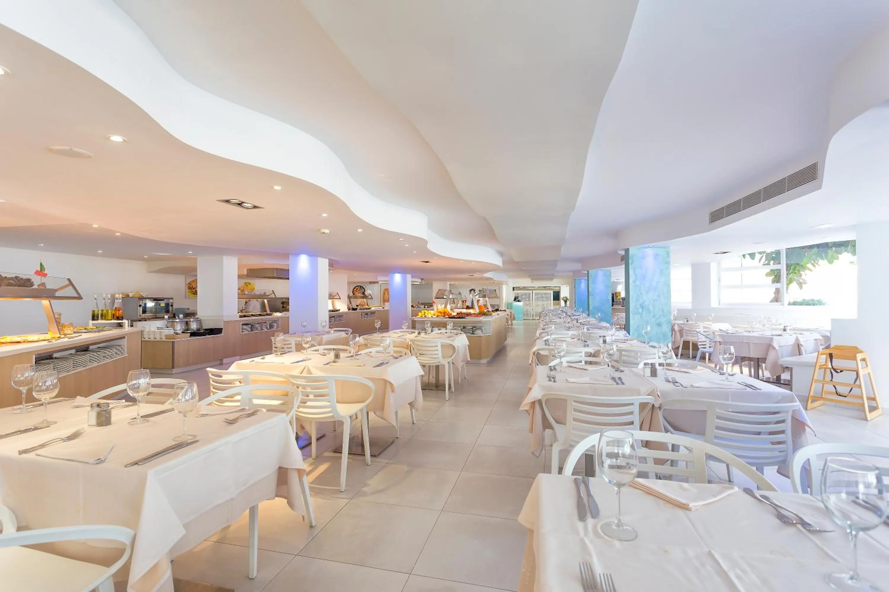 Restaurant/places to eat in FERGUS Style Cala Blanca Suites