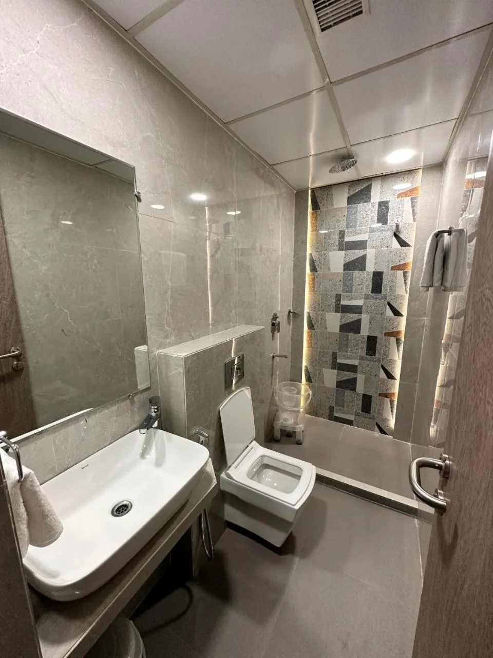 Shower in Hotel Pinaka Inn