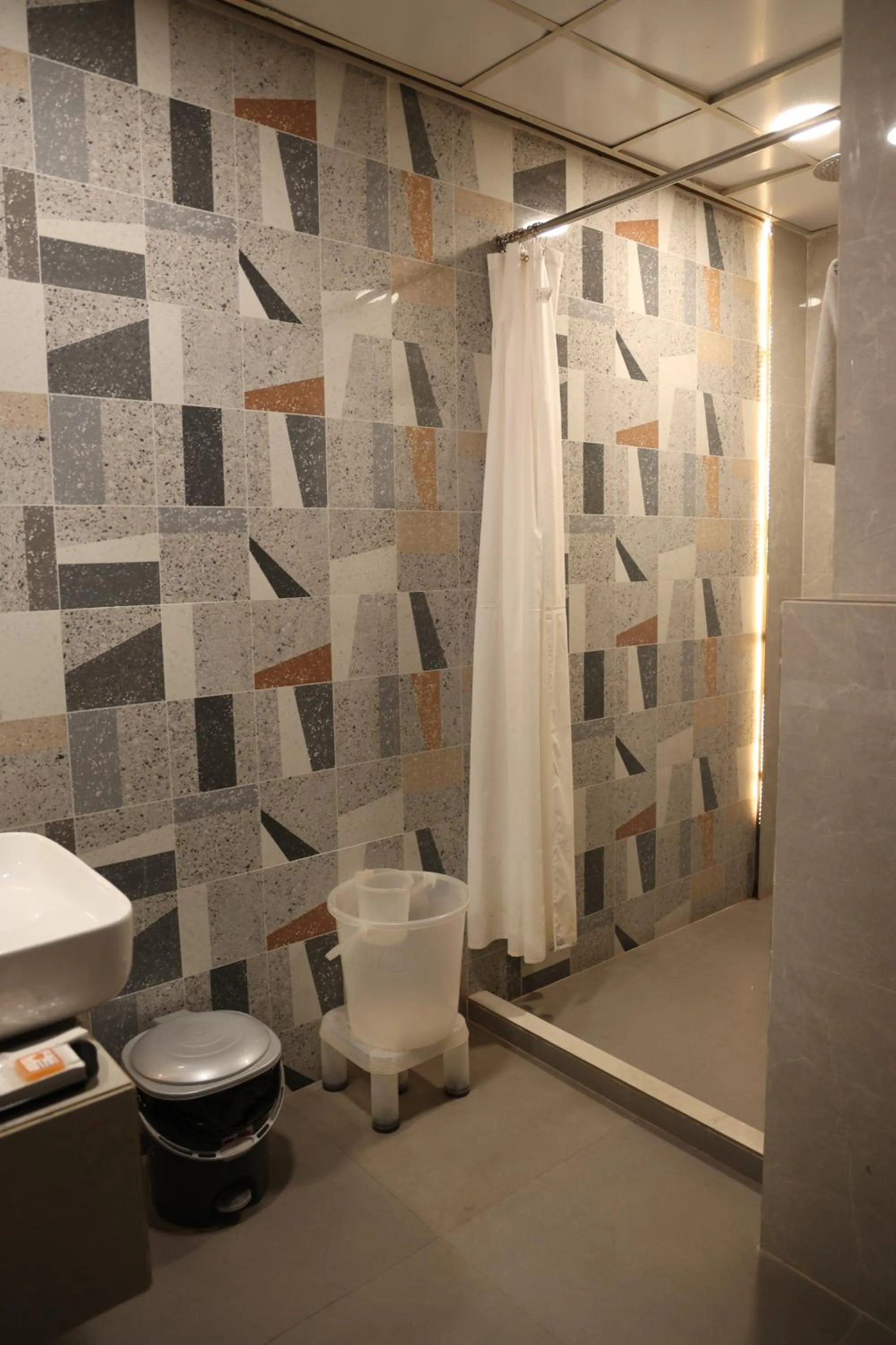 Shower in Hotel Pinaka Inn