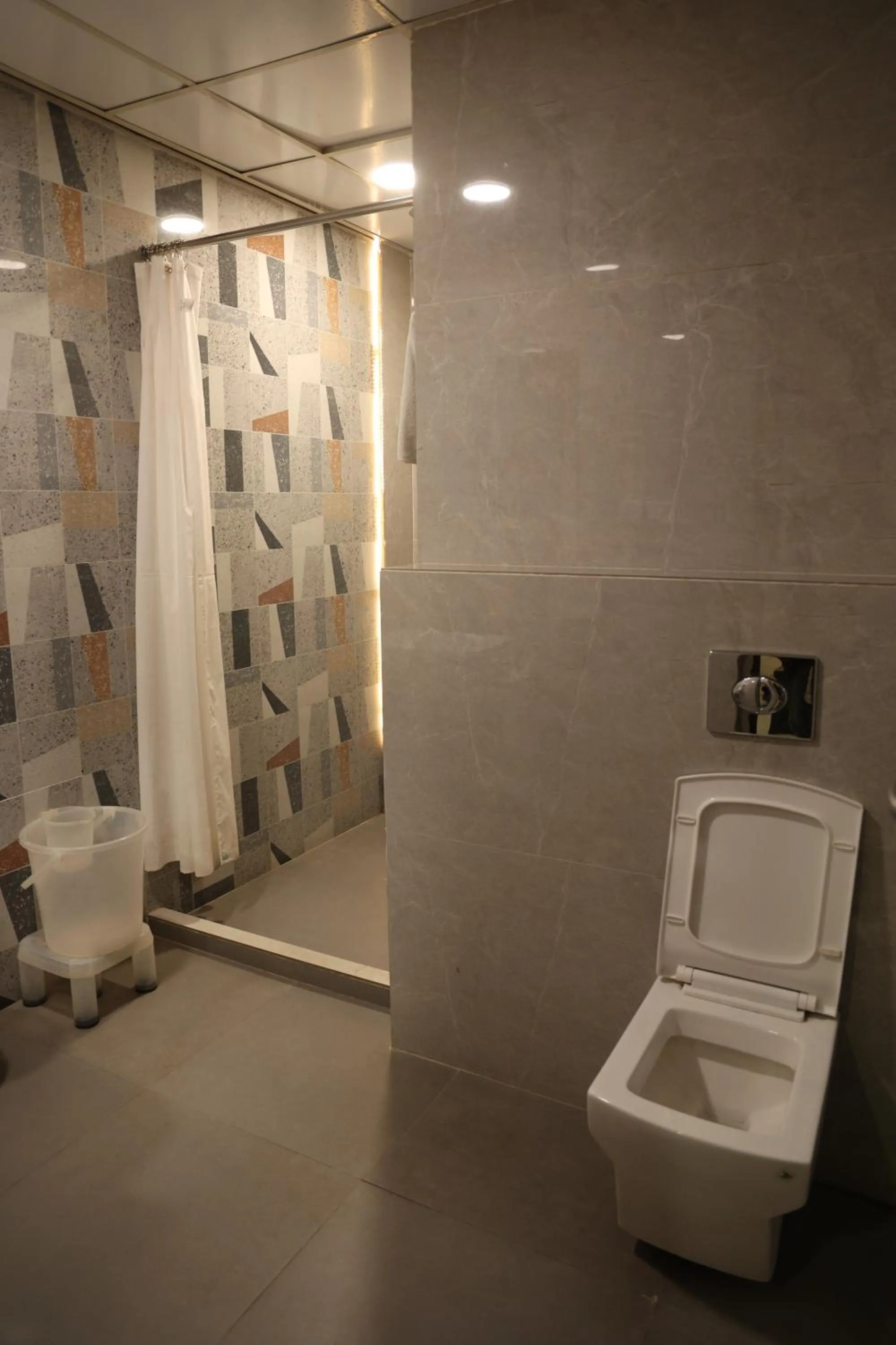 Shower in Hotel Pinaka Inn