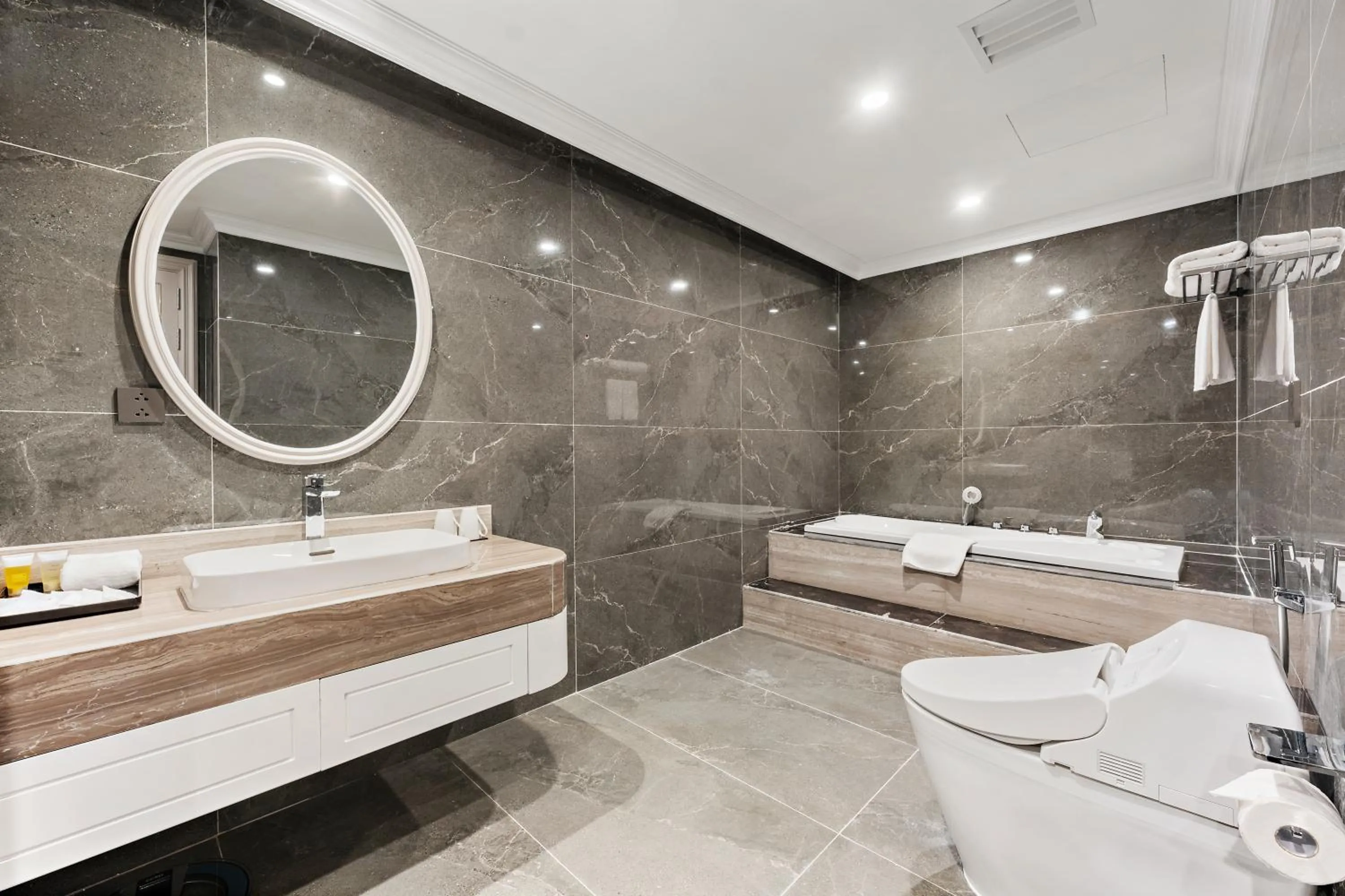 Shower in Muong Thanh Luxury Cao Bang