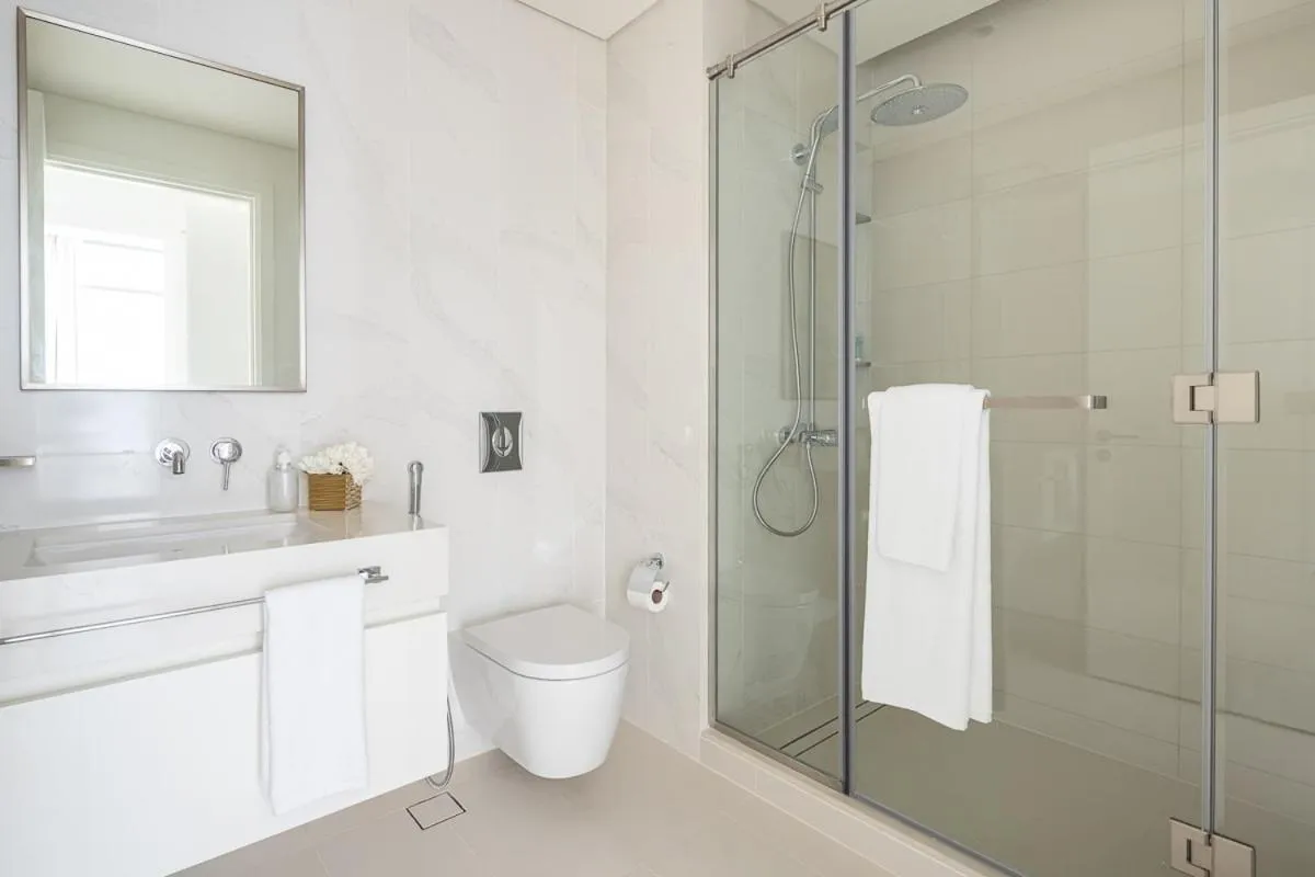 Shower in Frank Porter - Beach Vista Tower 2