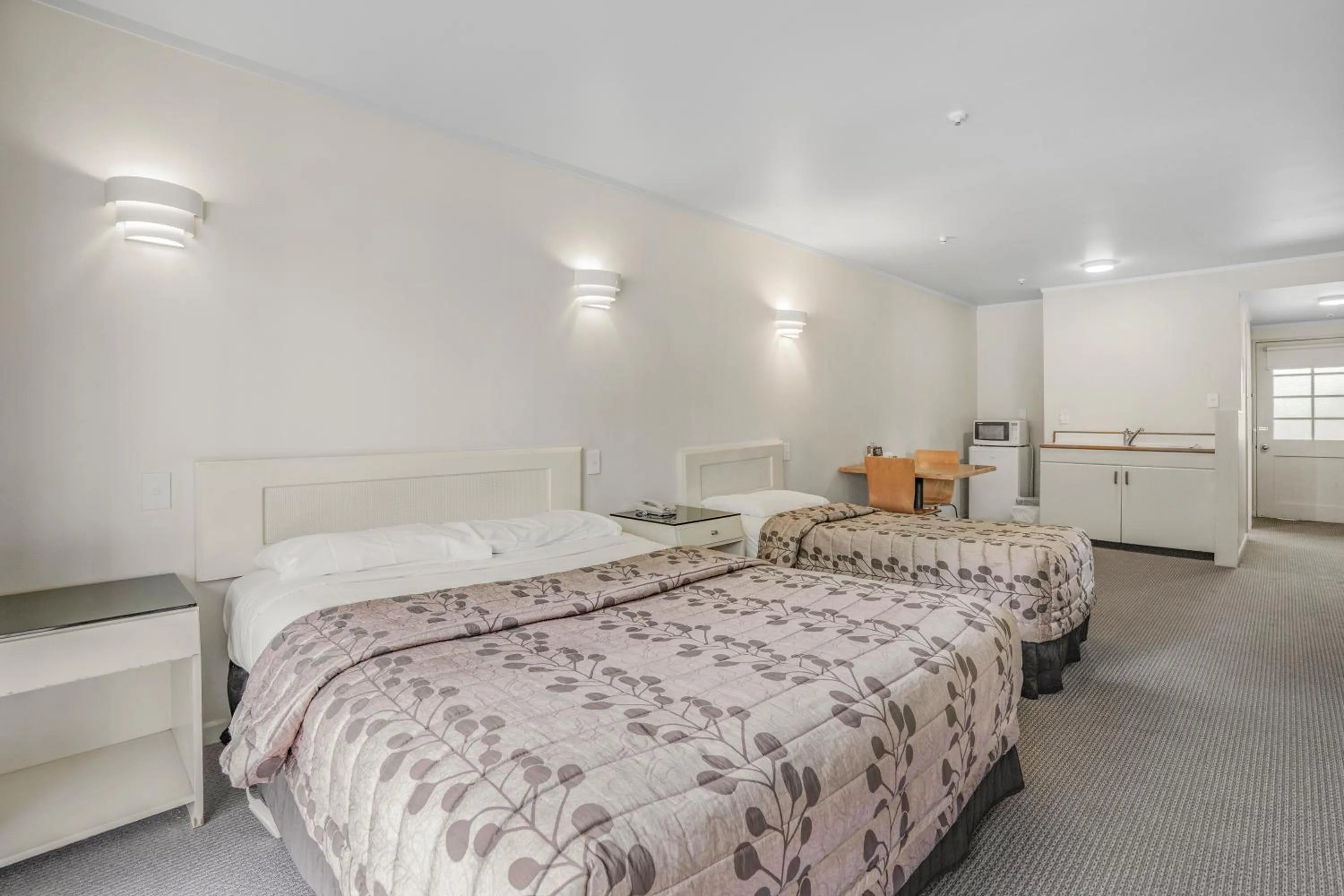 Photo of the whole room, Bed in Capital Lodge Motor Inn