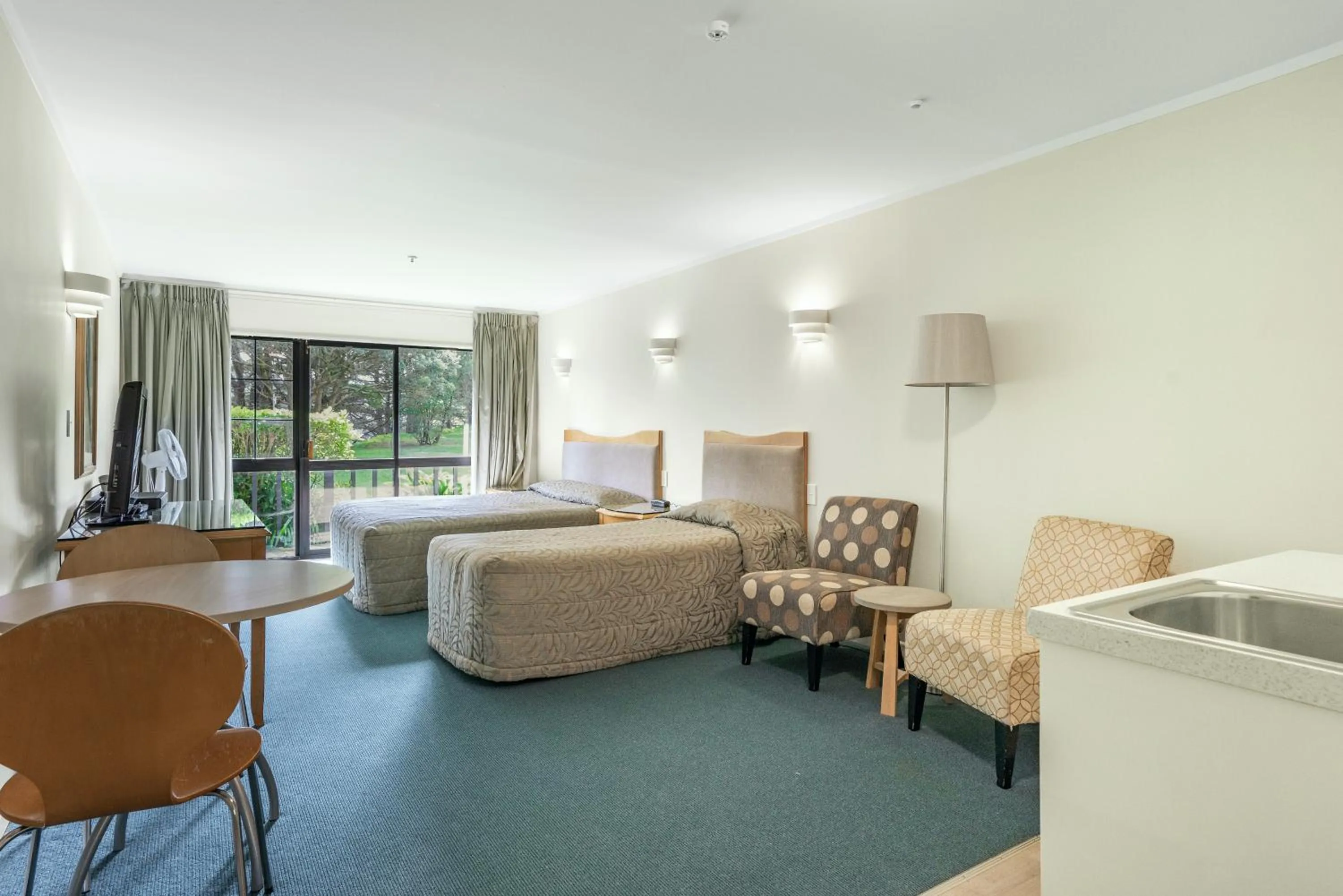 Bedroom, Bed in Capital Lodge Motor Inn