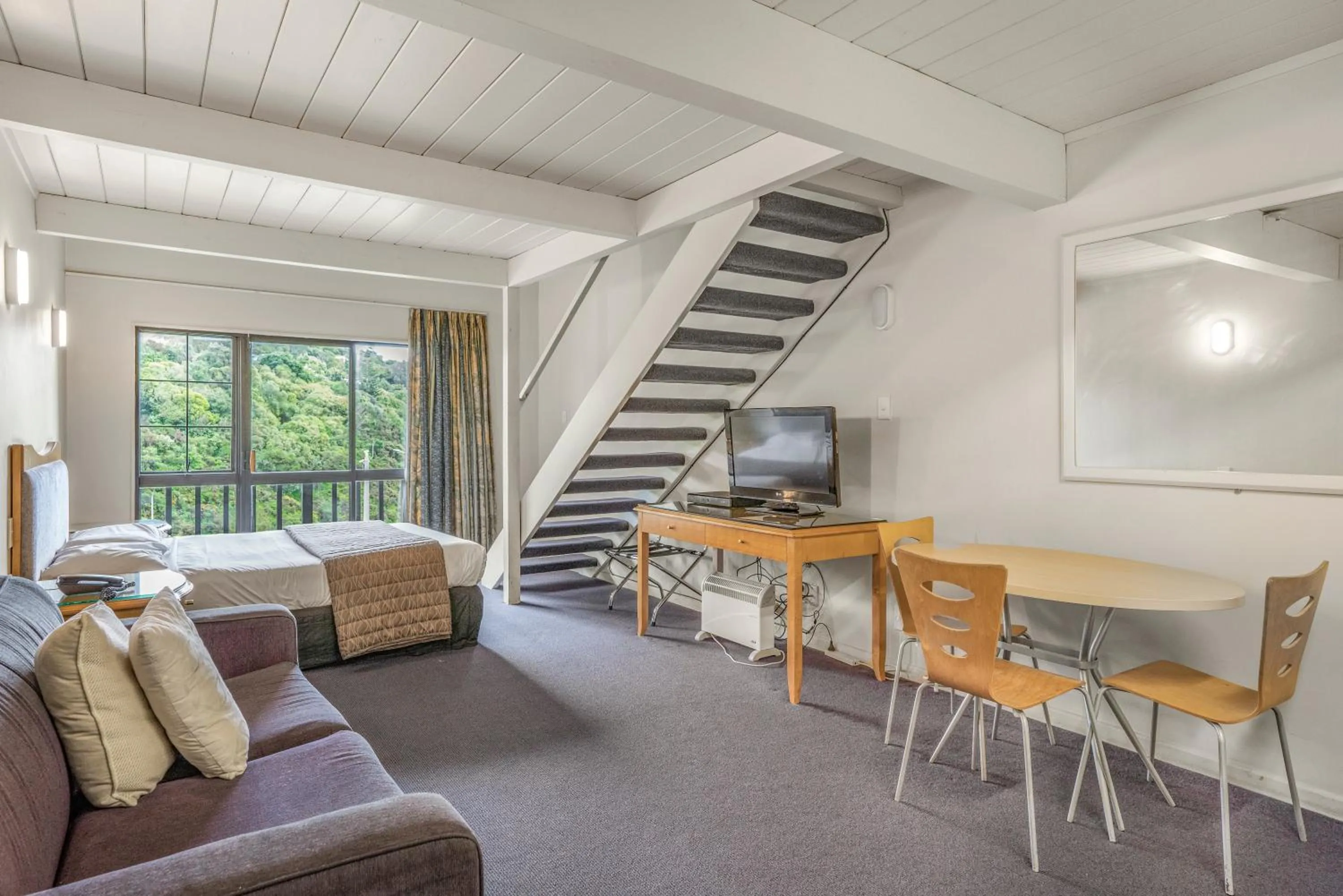 TV and multimedia in Capital Lodge Motor Inn