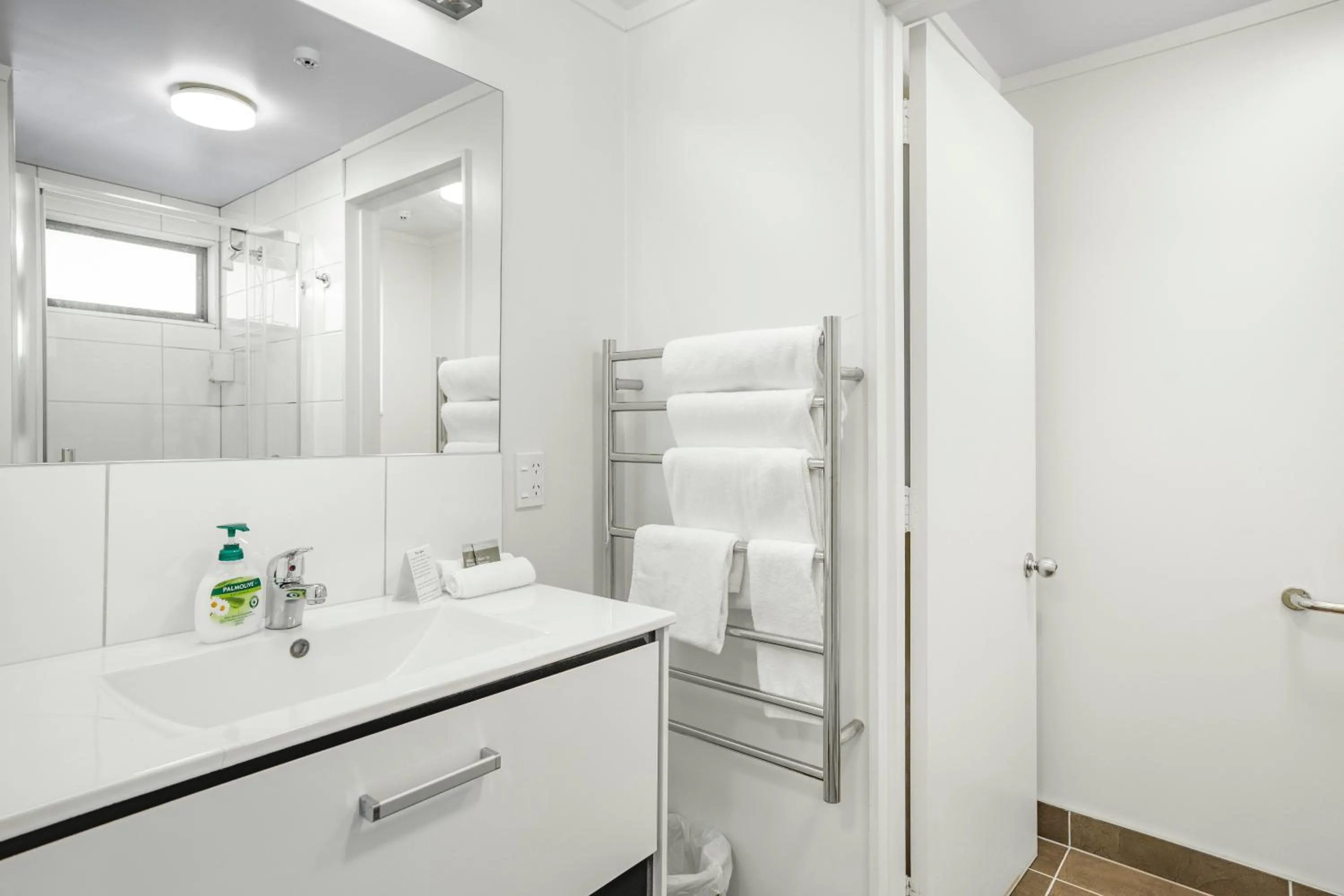 Bathroom in Capital Lodge Motor Inn