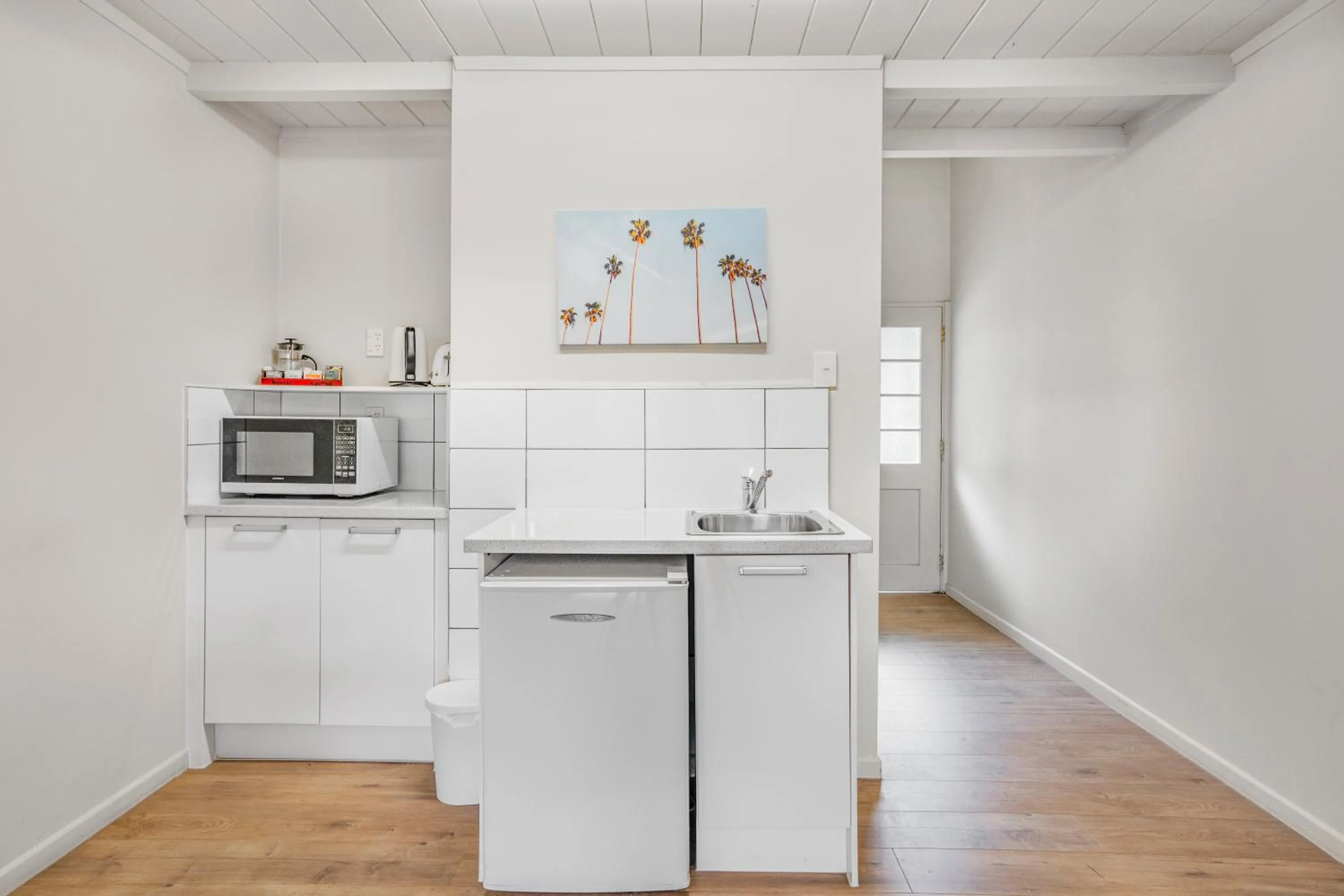 Kitchen or kitchenette in Capital Lodge Motor Inn