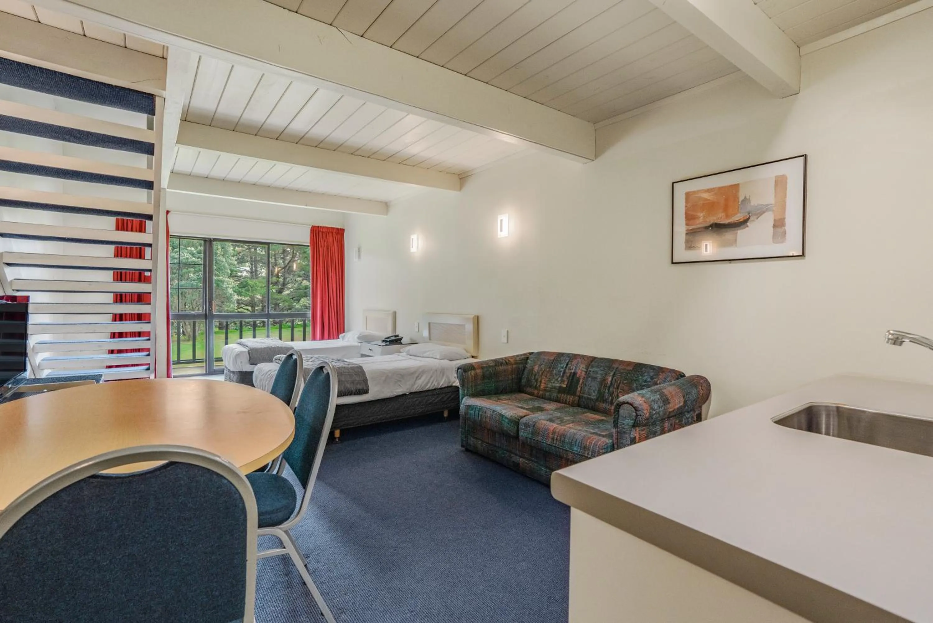 Bed in Capital Lodge Motor Inn