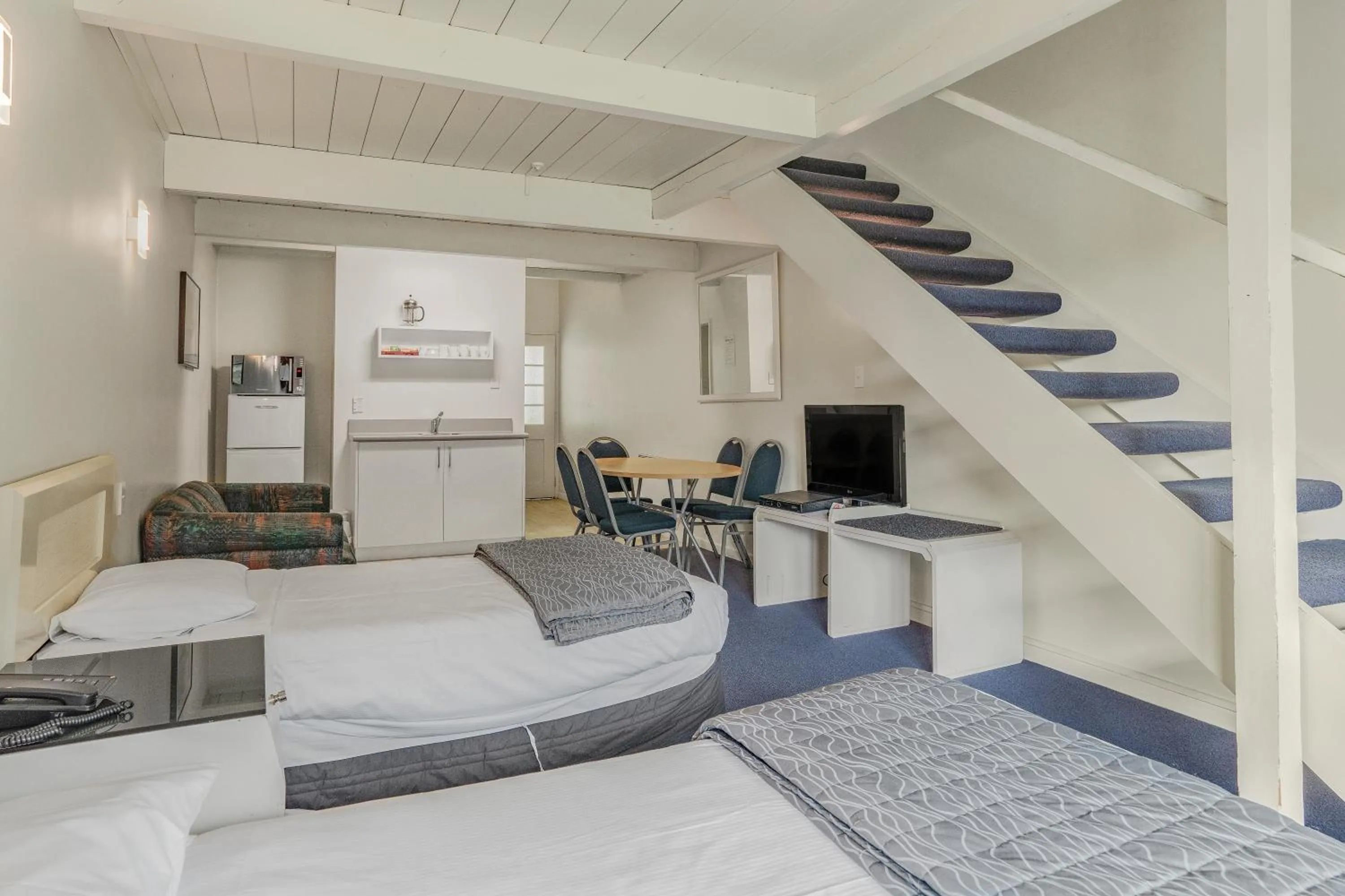 Bed in Capital Lodge Motor Inn