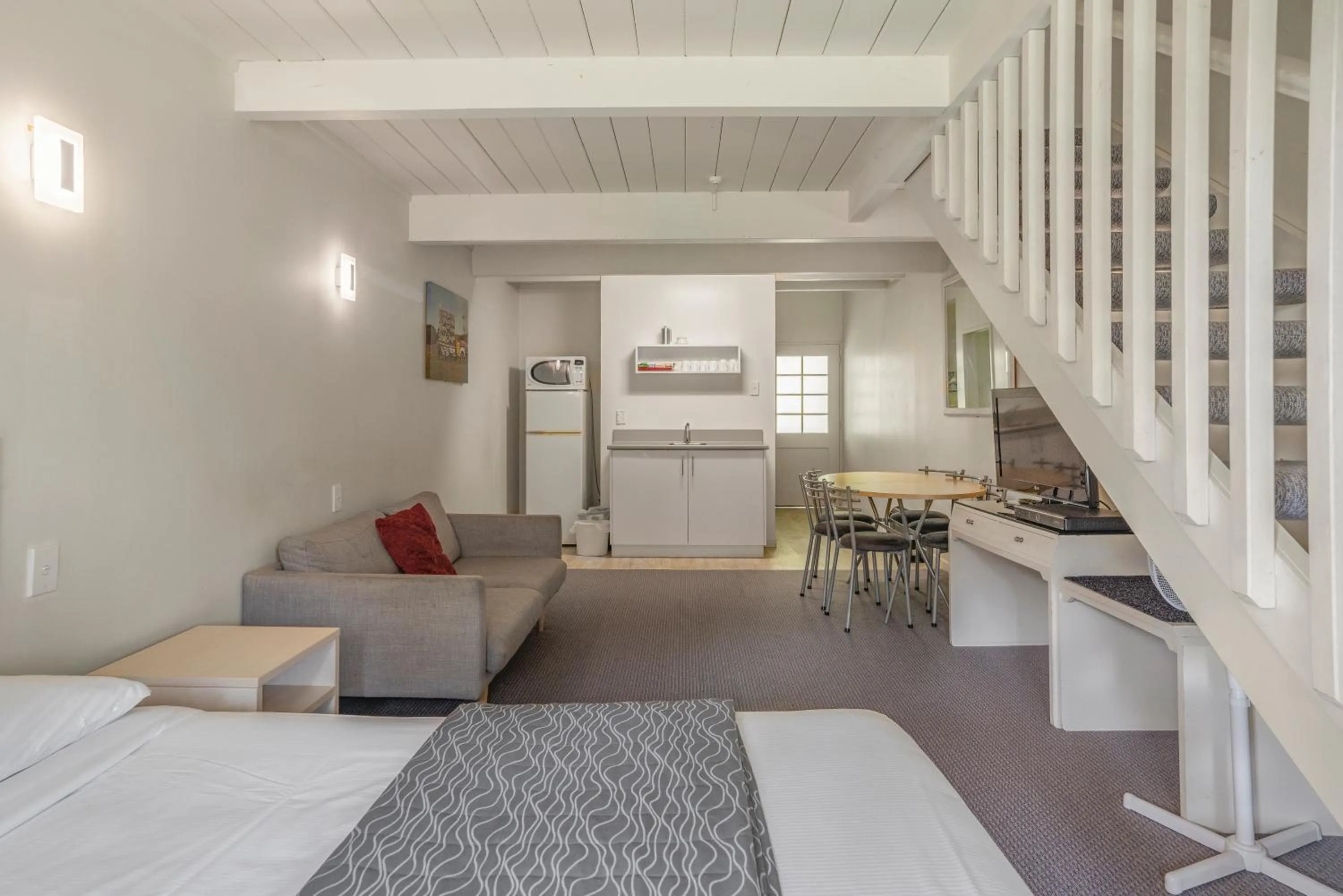 Bed in Capital Lodge Motor Inn