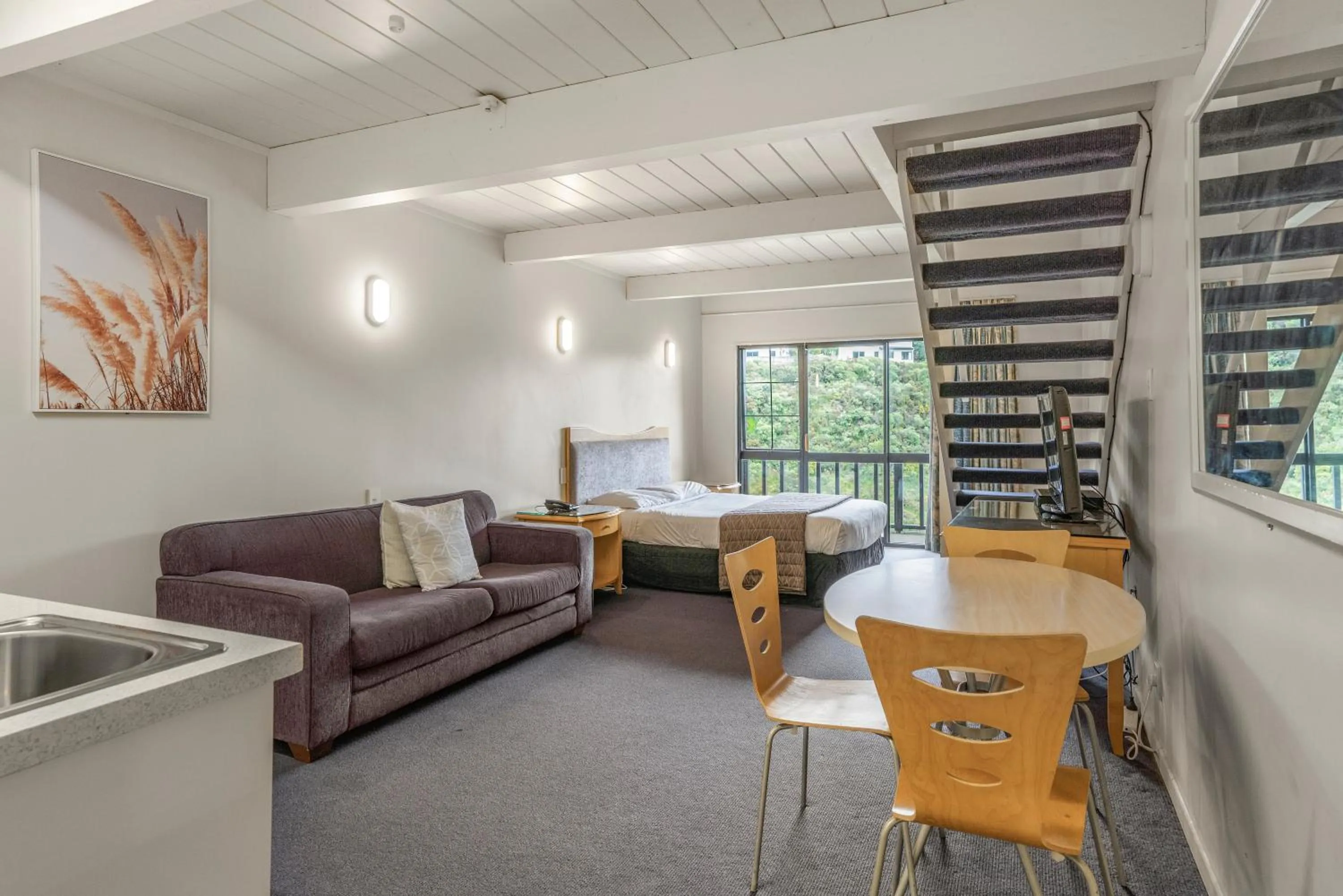 Kitchen or kitchenette in Capital Lodge Motor Inn