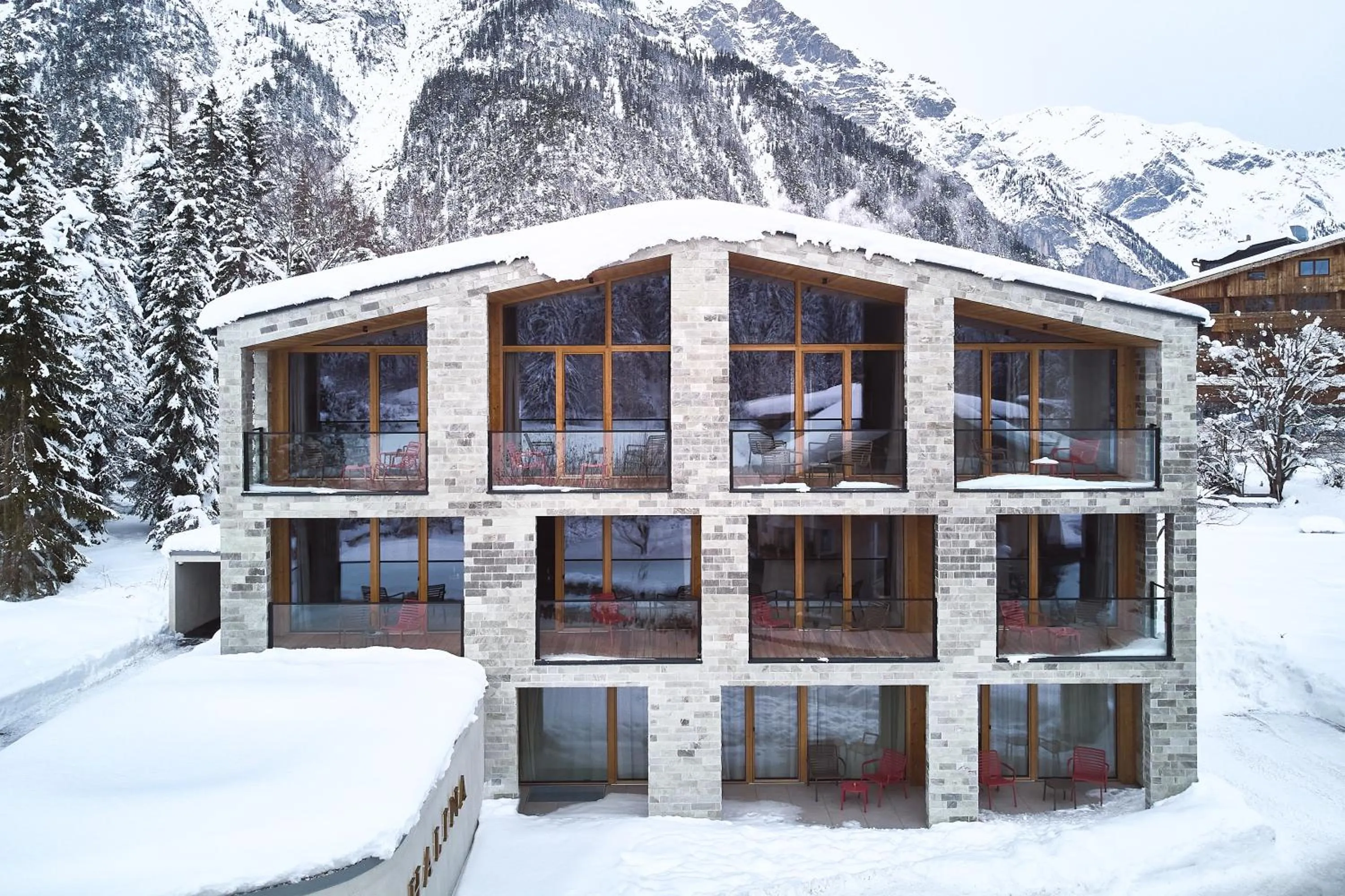 Property building in Aparthotel Chalina