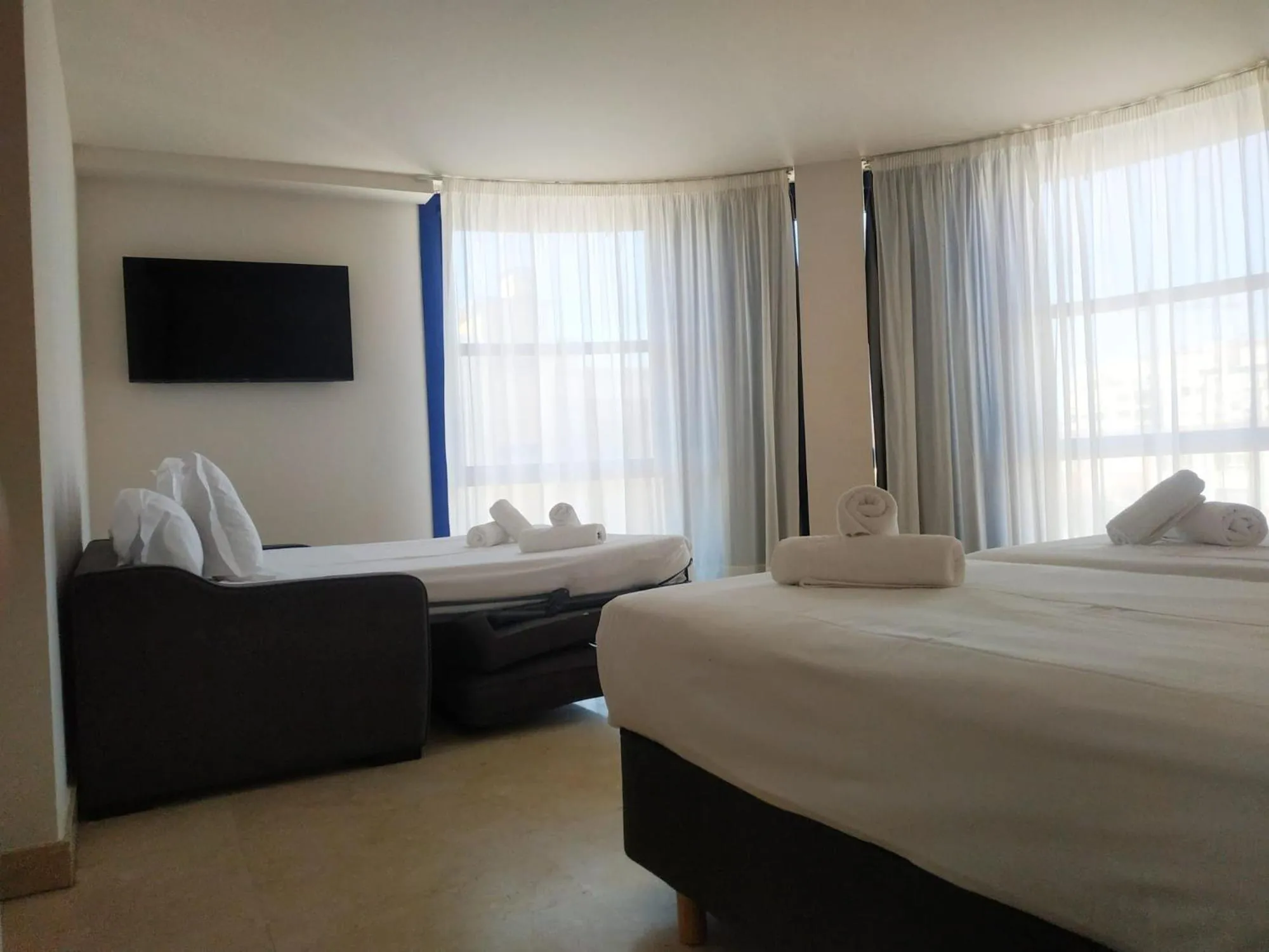 Photo of the whole room, Bed in Iraipe Logroño Hotel