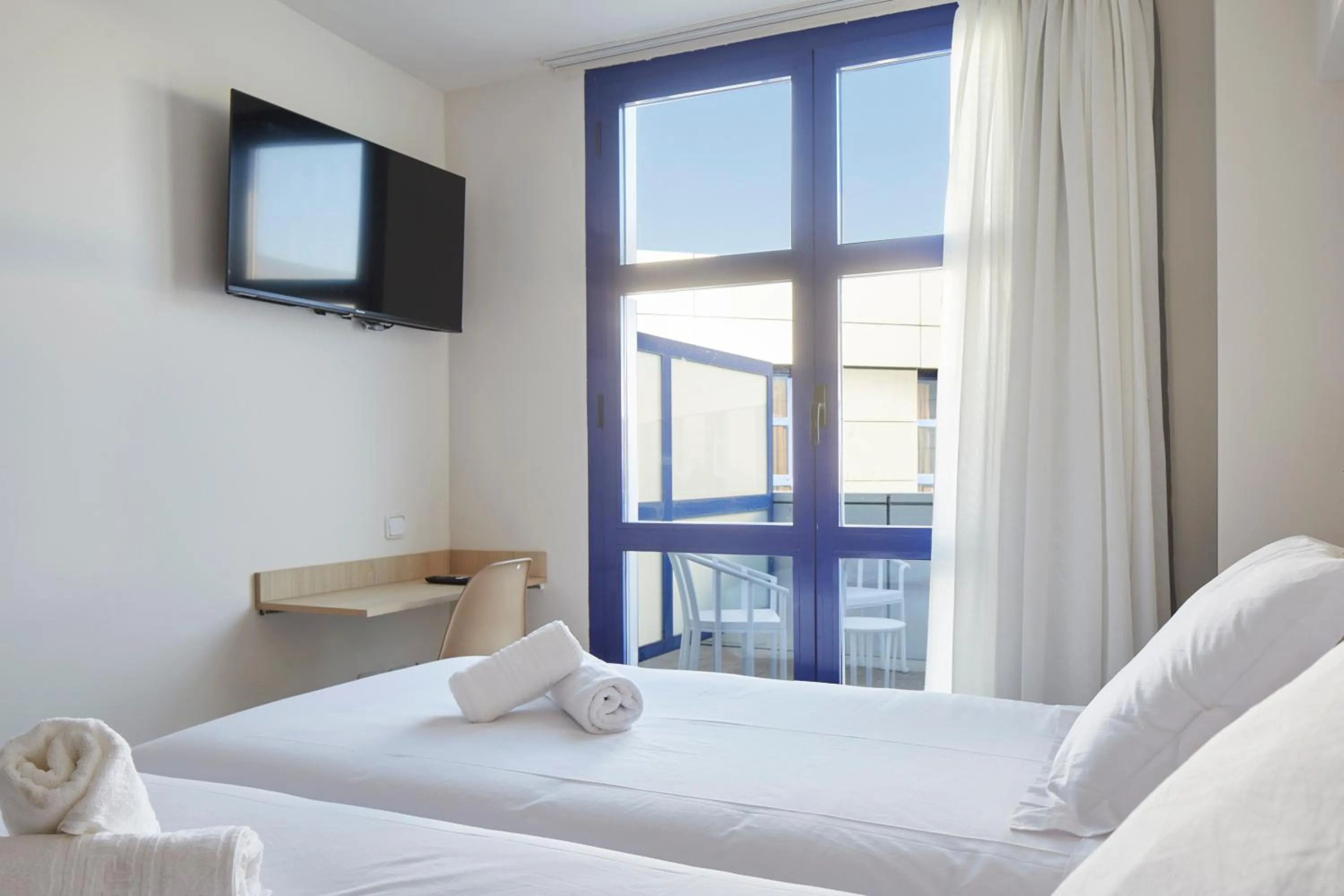 Photo of the whole room, Bed in Iraipe Logroño Hotel