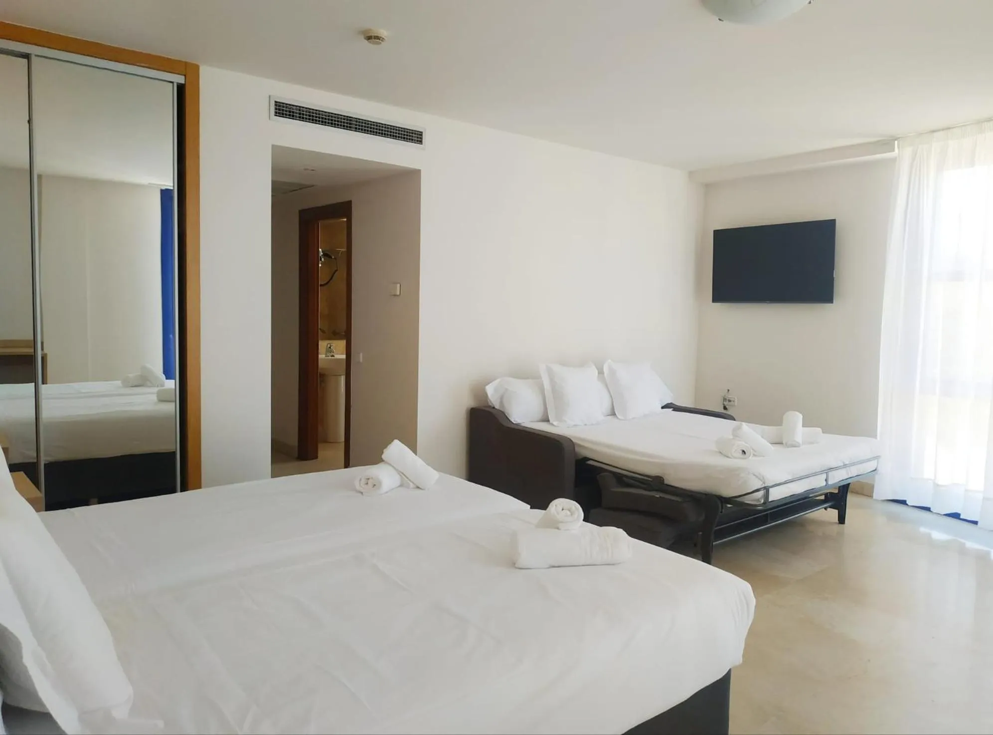 Photo of the whole room, Bed in Iraipe Logroño Hotel