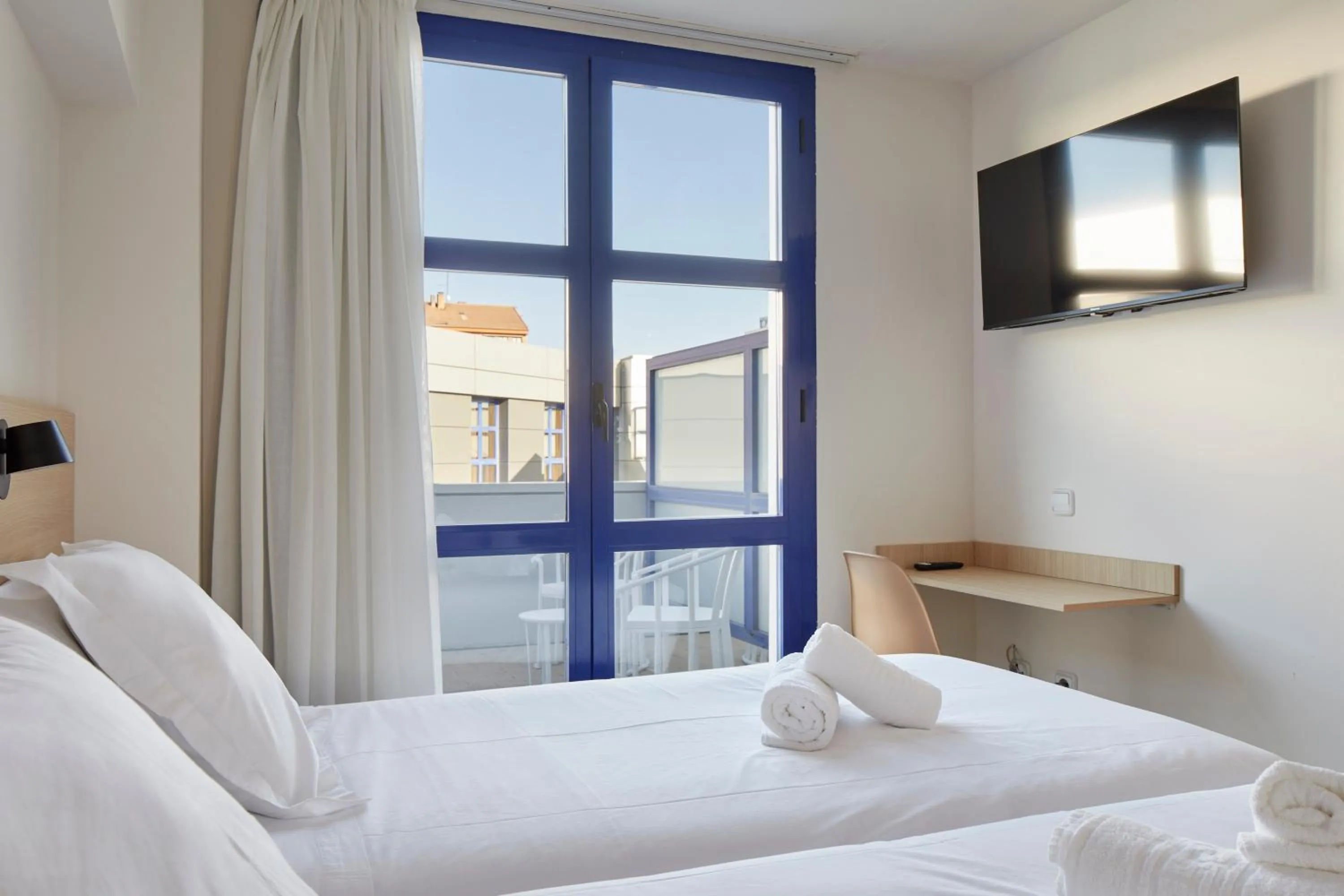 Photo of the whole room, Bed in Iraipe Logroño Hotel