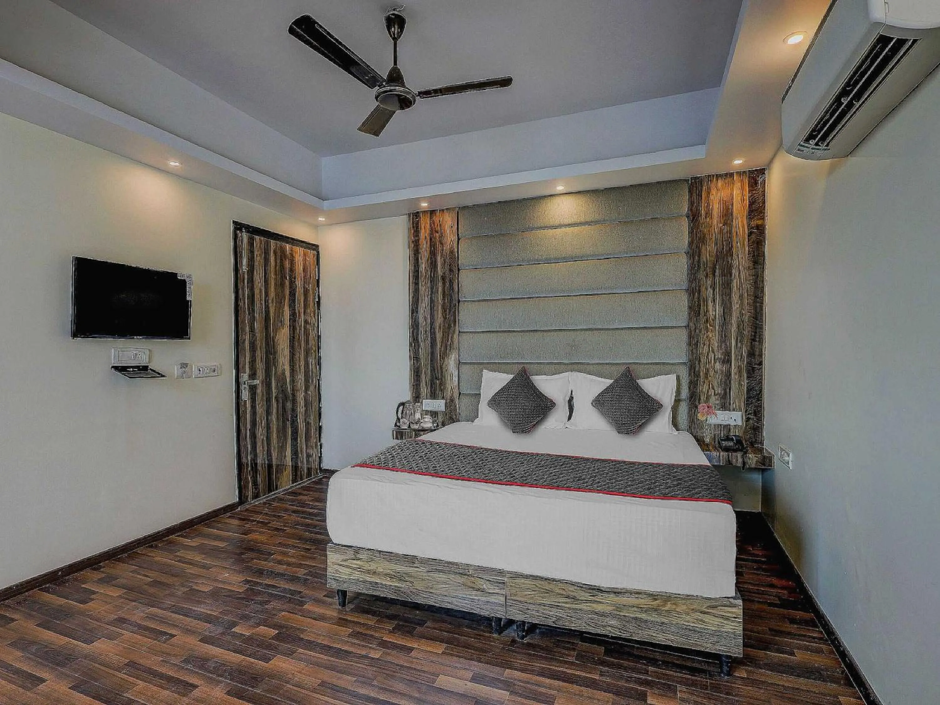 Bedroom, Bed in Hotel O Golden King