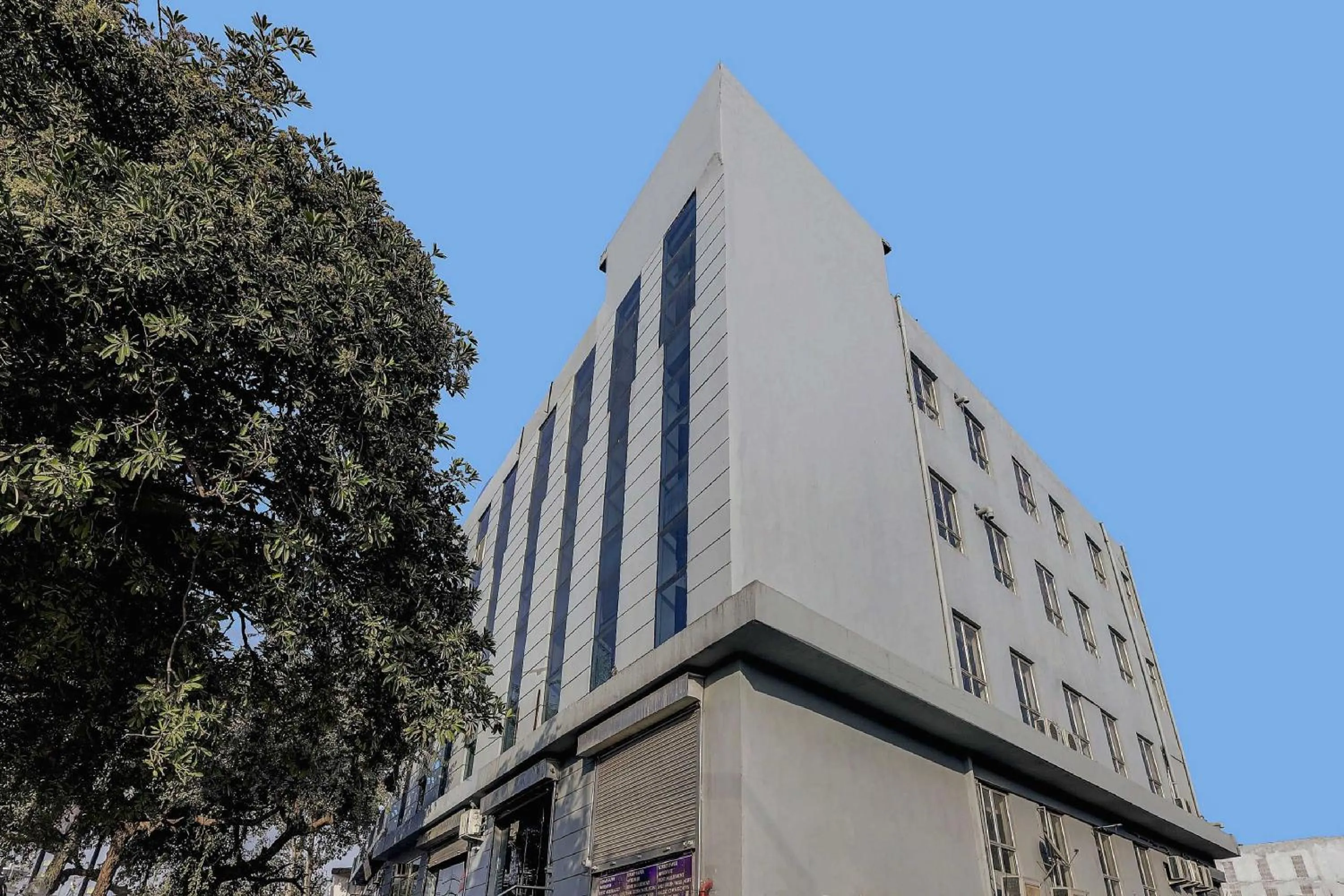 Facade/entrance in Hotel O Golden King