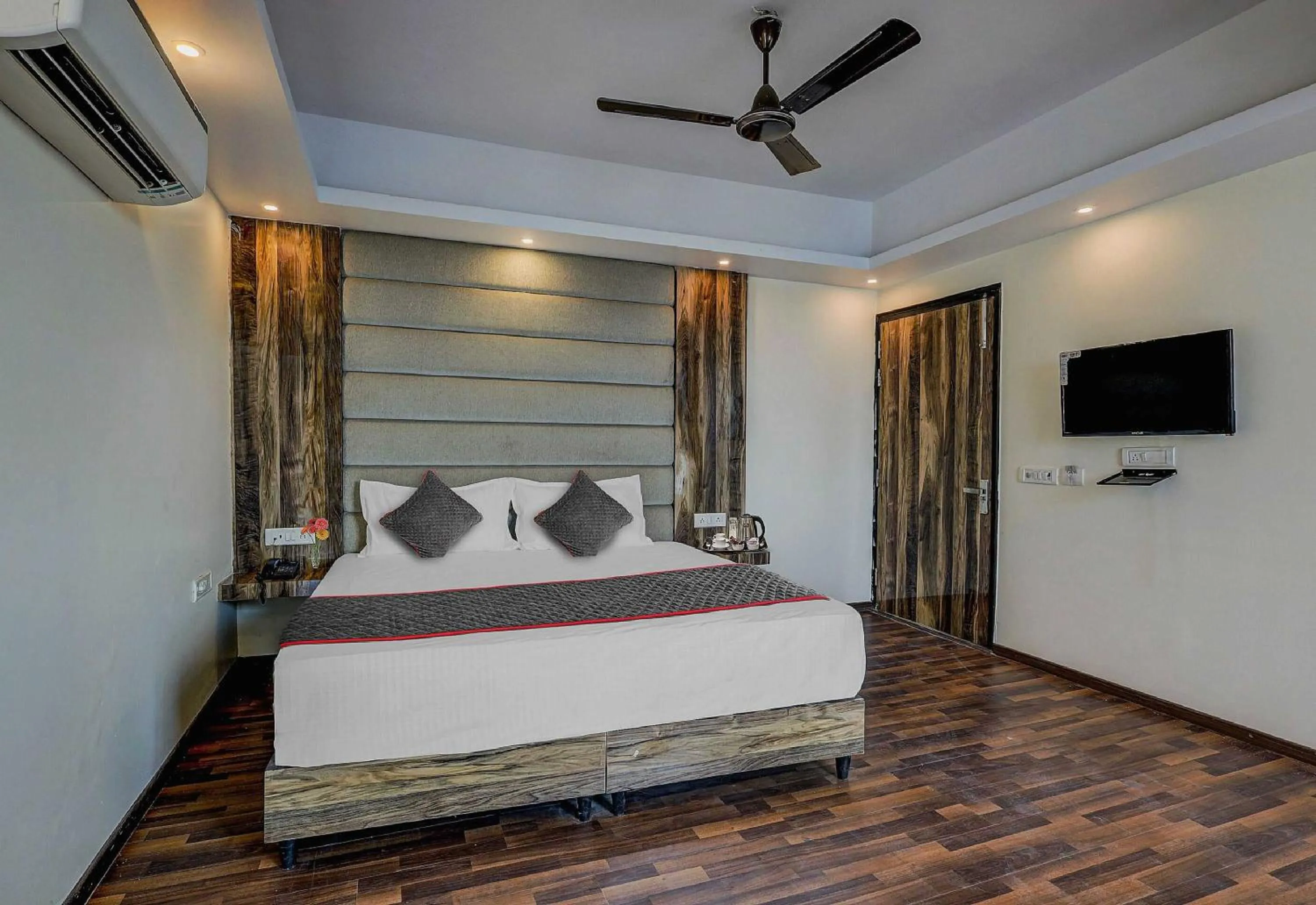 Bedroom, Bed in Hotel O Golden King