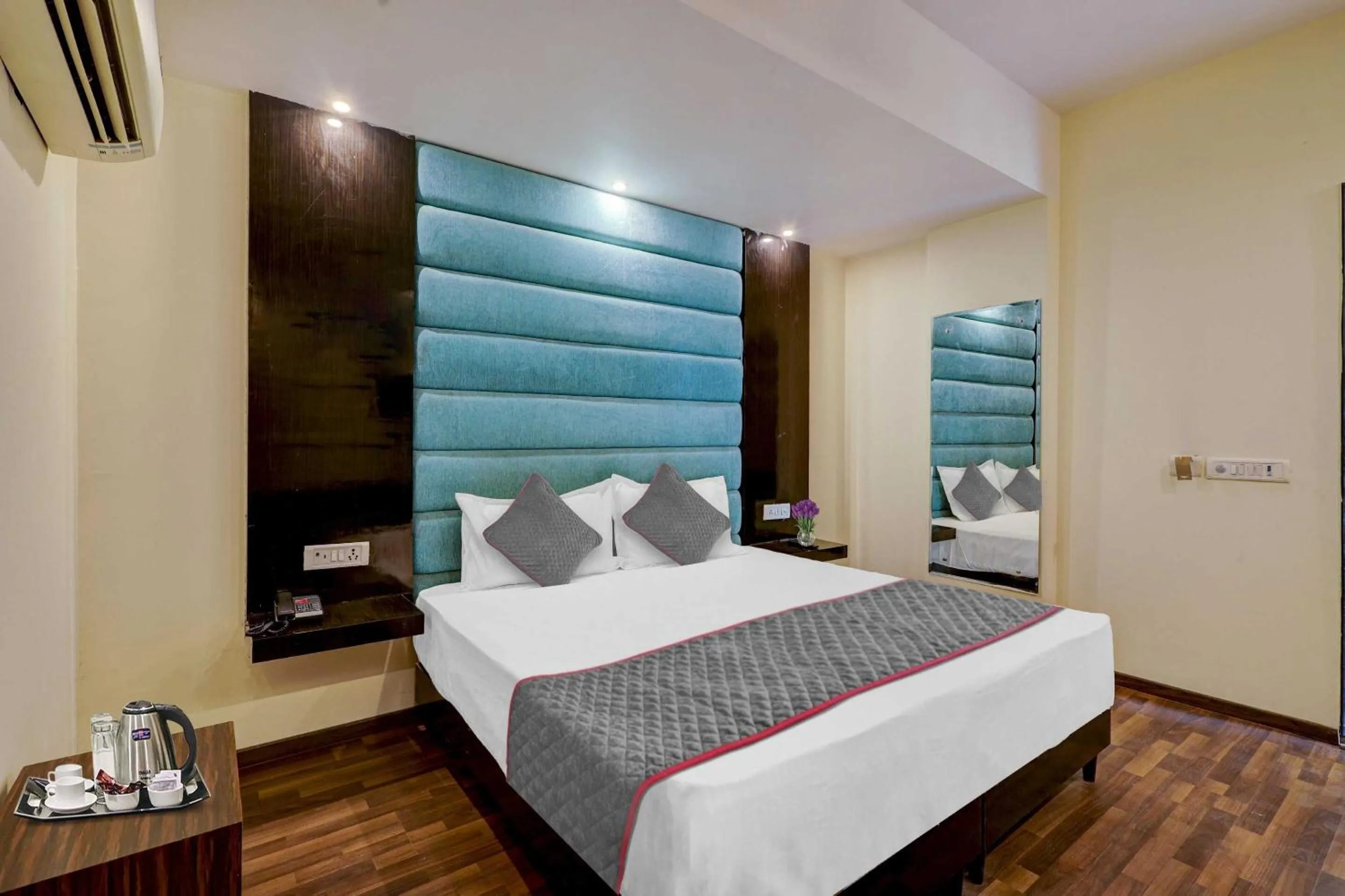 Bedroom, Bed in Hotel O Golden King