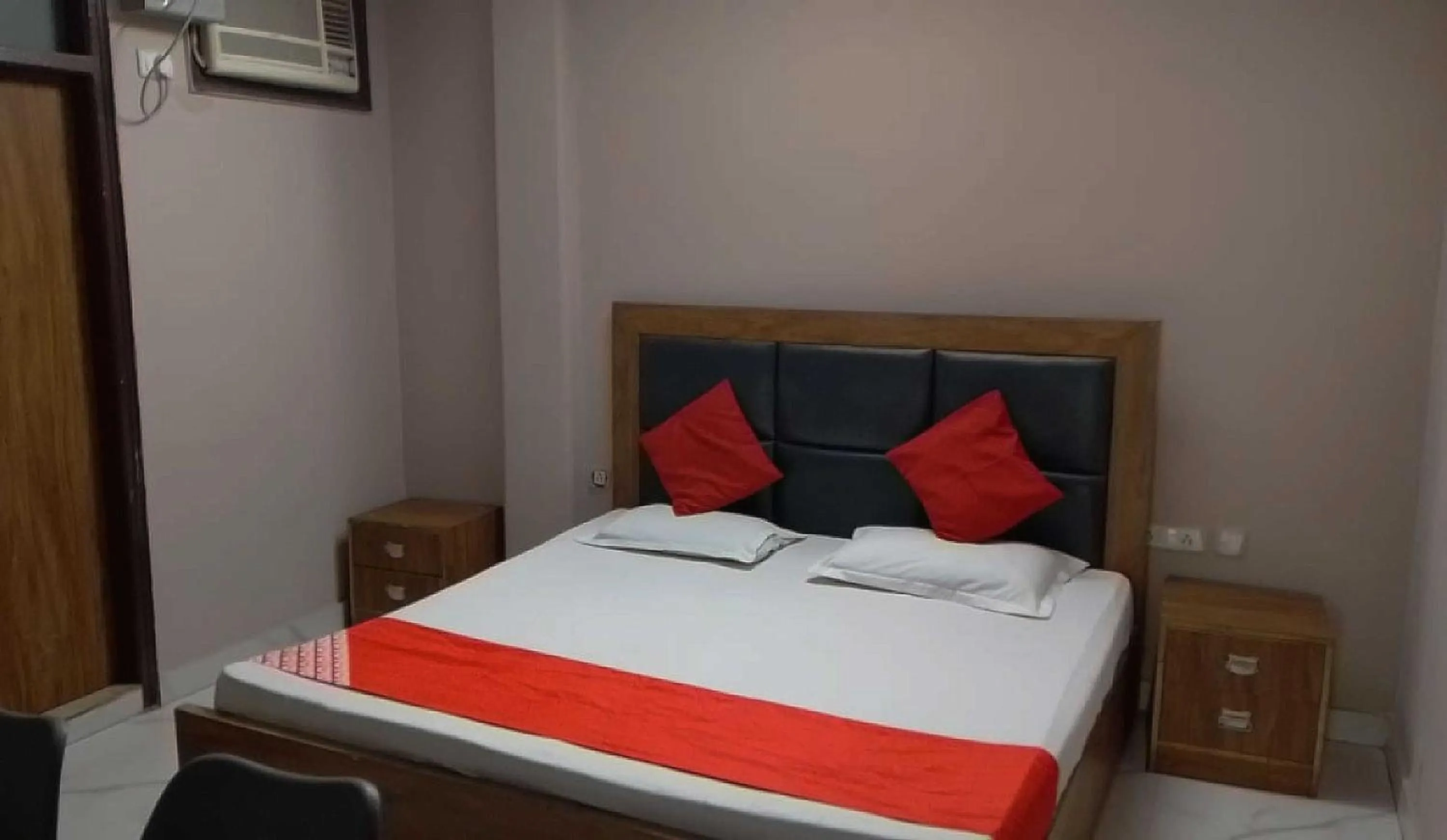 Bedroom, Bed in Hotel O Golden King