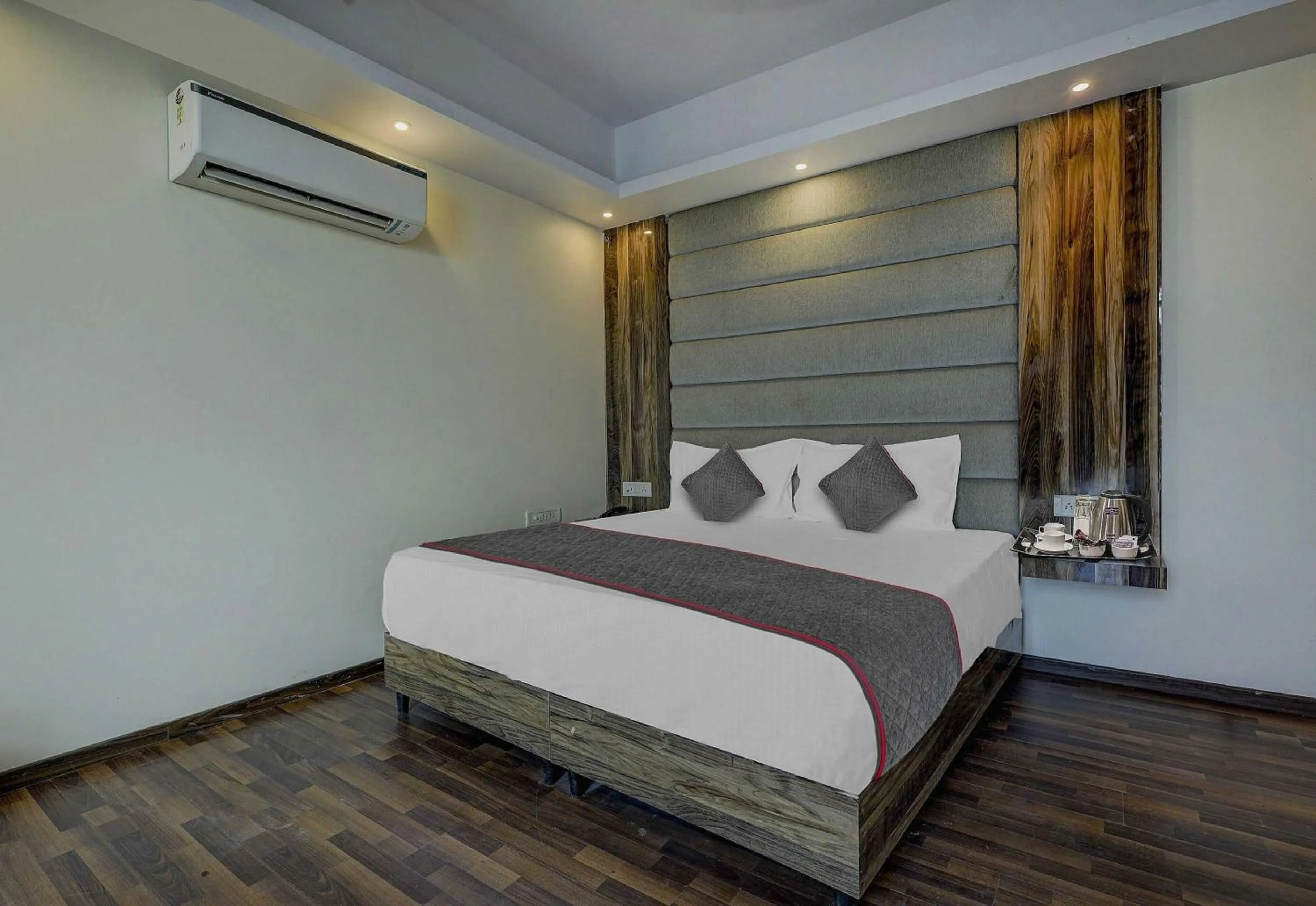 Bedroom, Bed in Hotel O Golden King