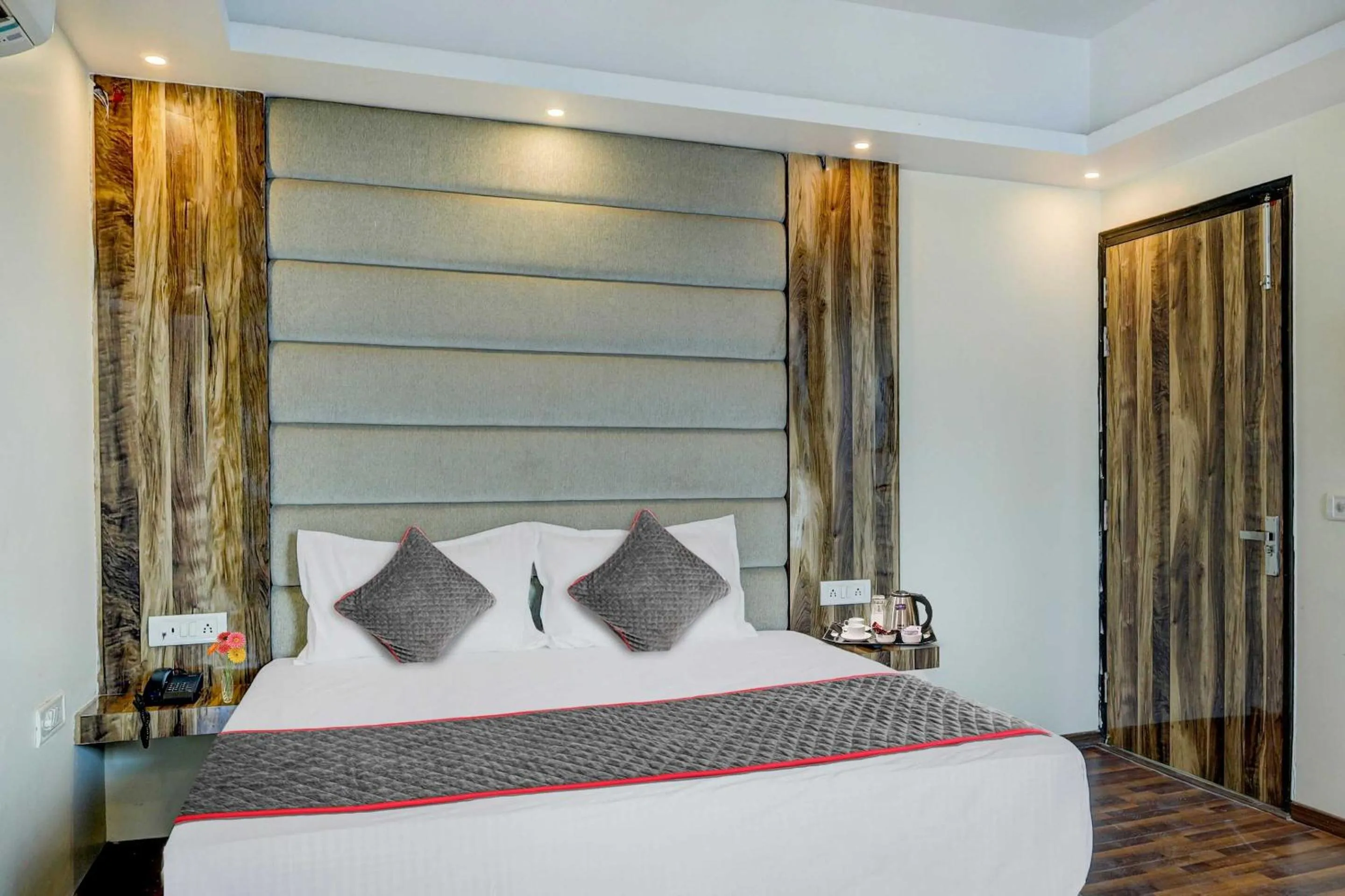 Bedroom, Bed in Hotel O Golden King