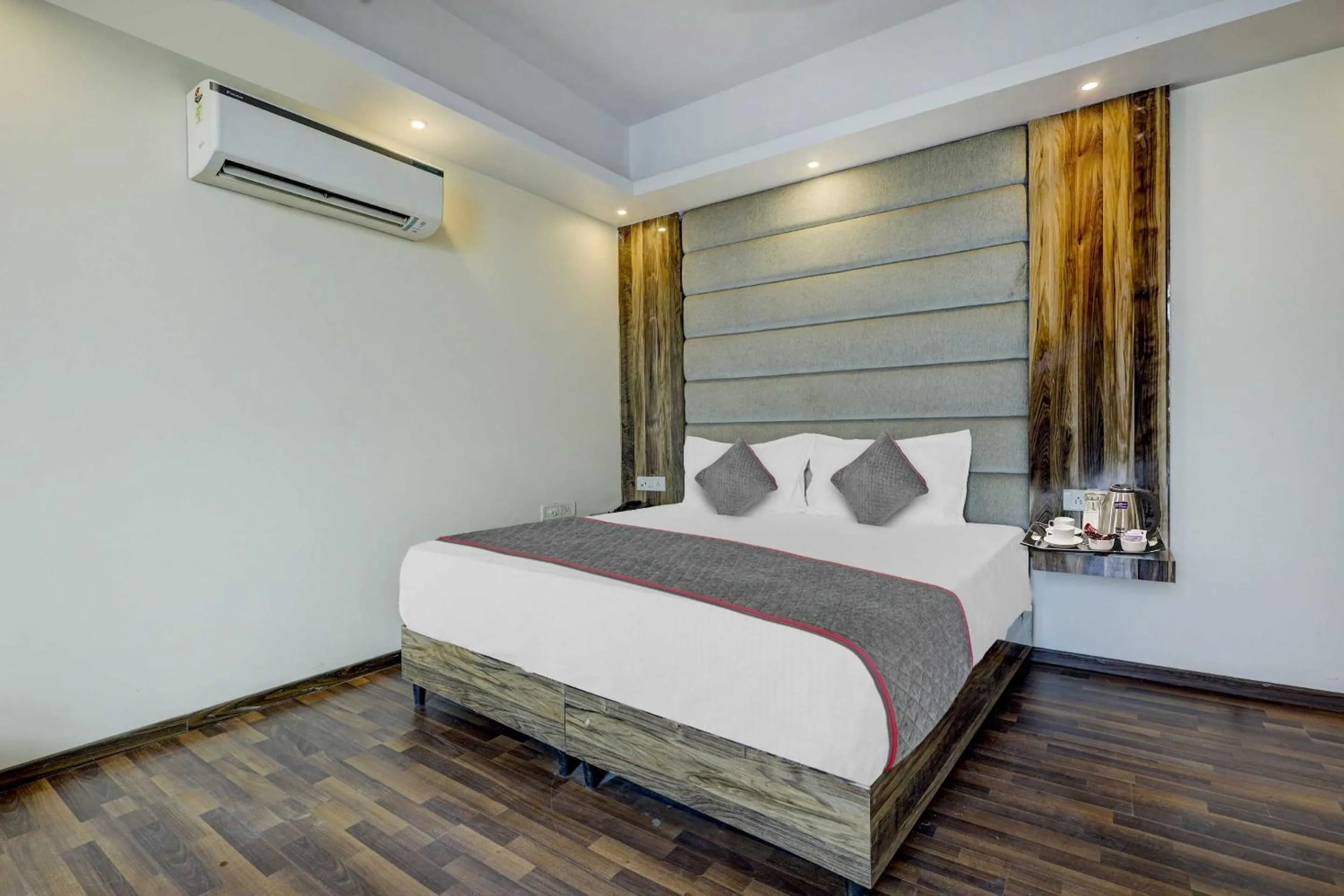 Bedroom, Bed in Hotel O Golden King