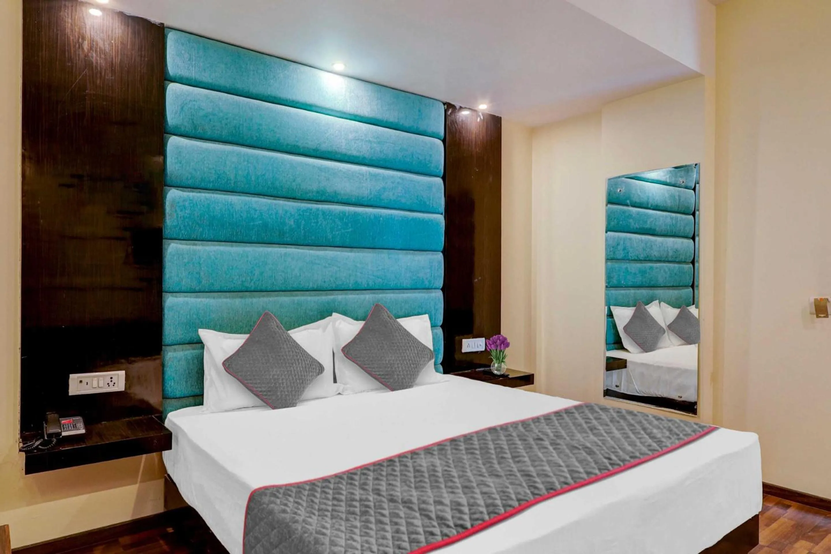 Bedroom, Bed in Hotel O Golden King