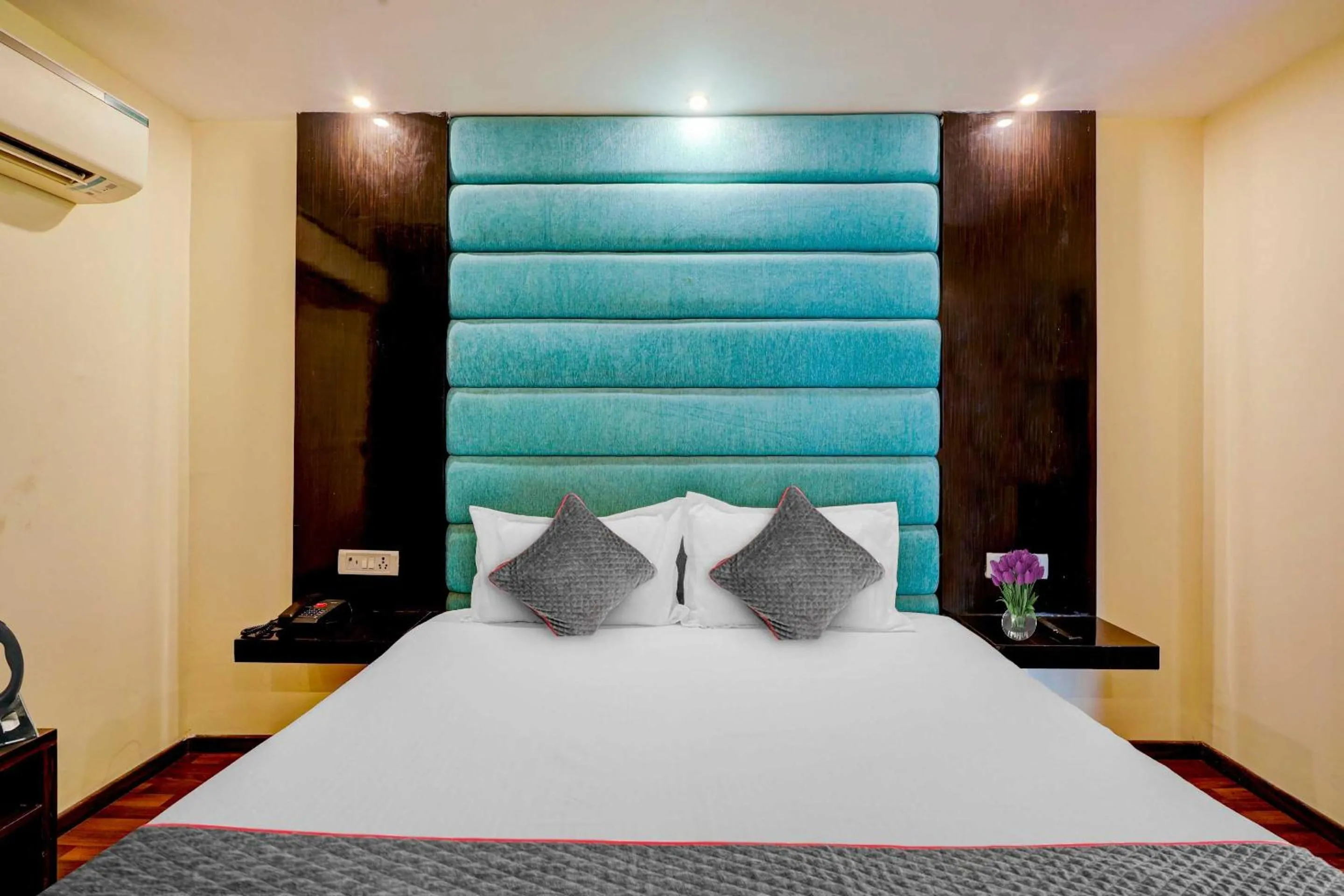 Bedroom, Bed in Hotel O Golden King