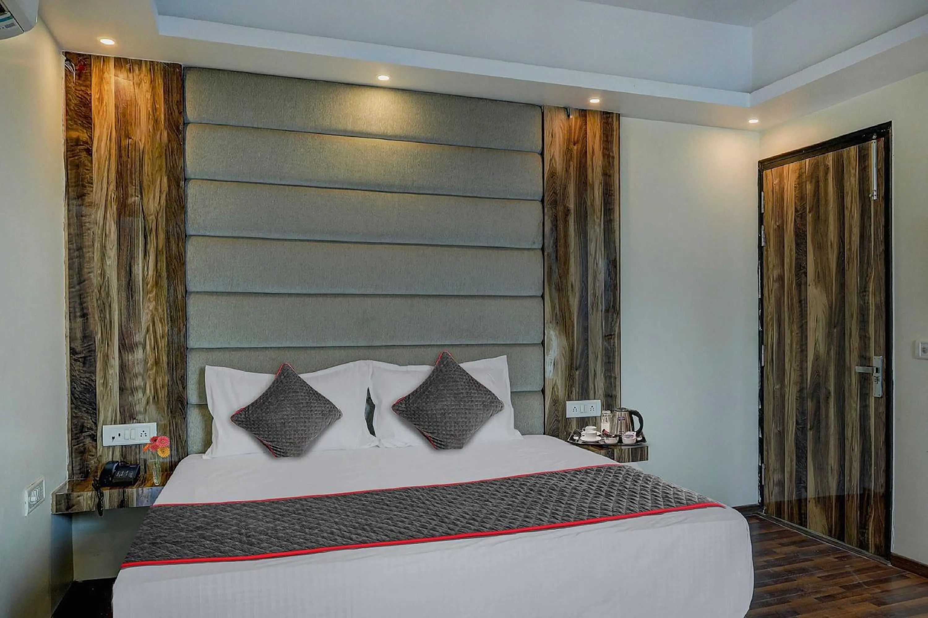 Bedroom, Bed in Hotel O Golden King