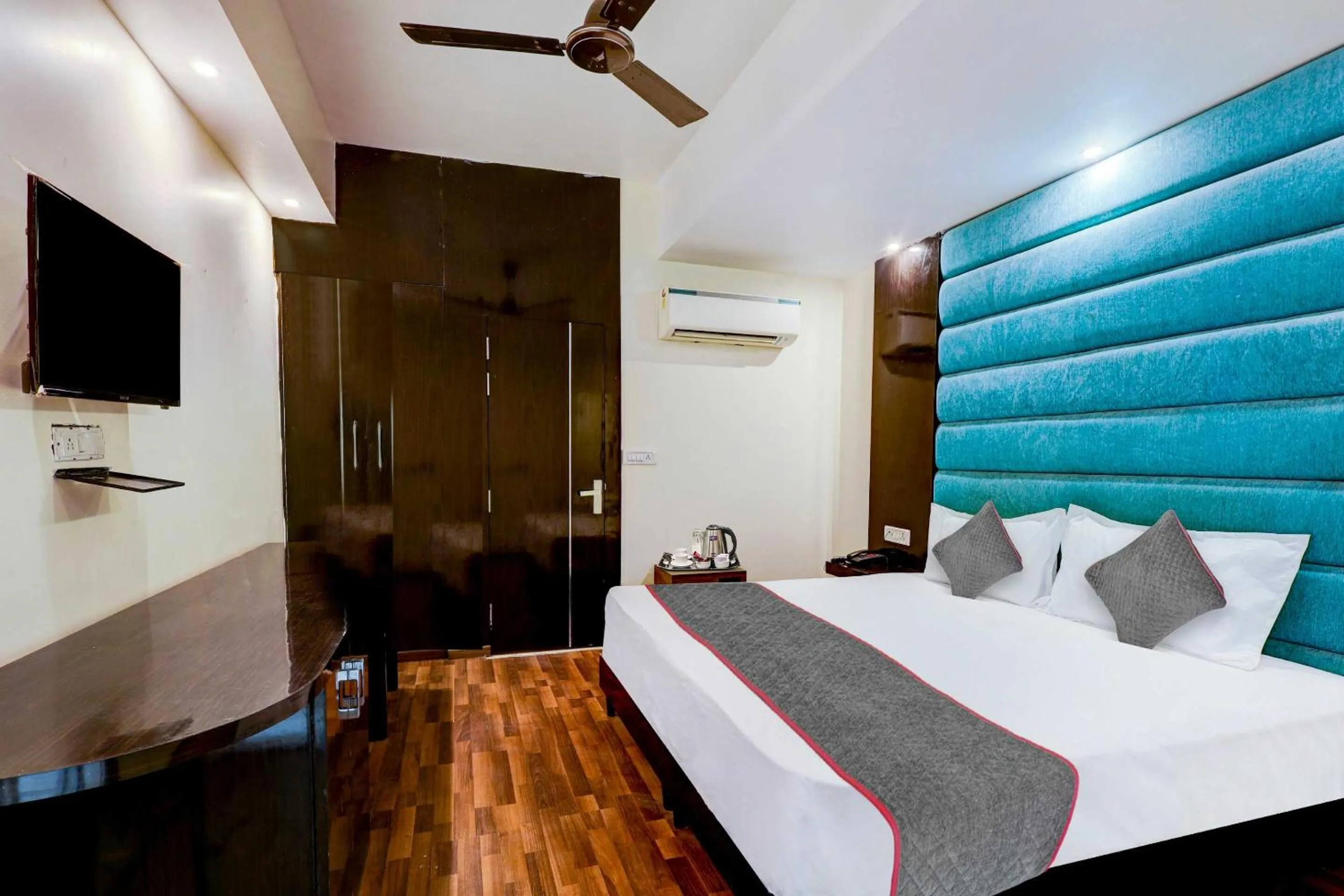 Bedroom, Bed in Hotel O Golden King