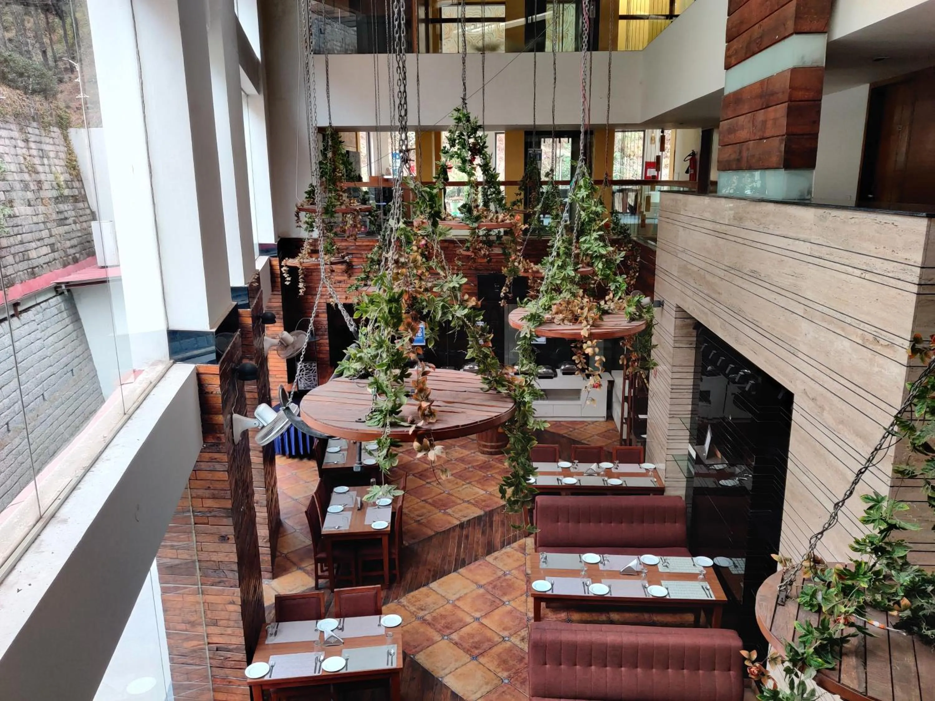 Restaurant/places to eat in Wood Creek Resort & Spa Kasauli